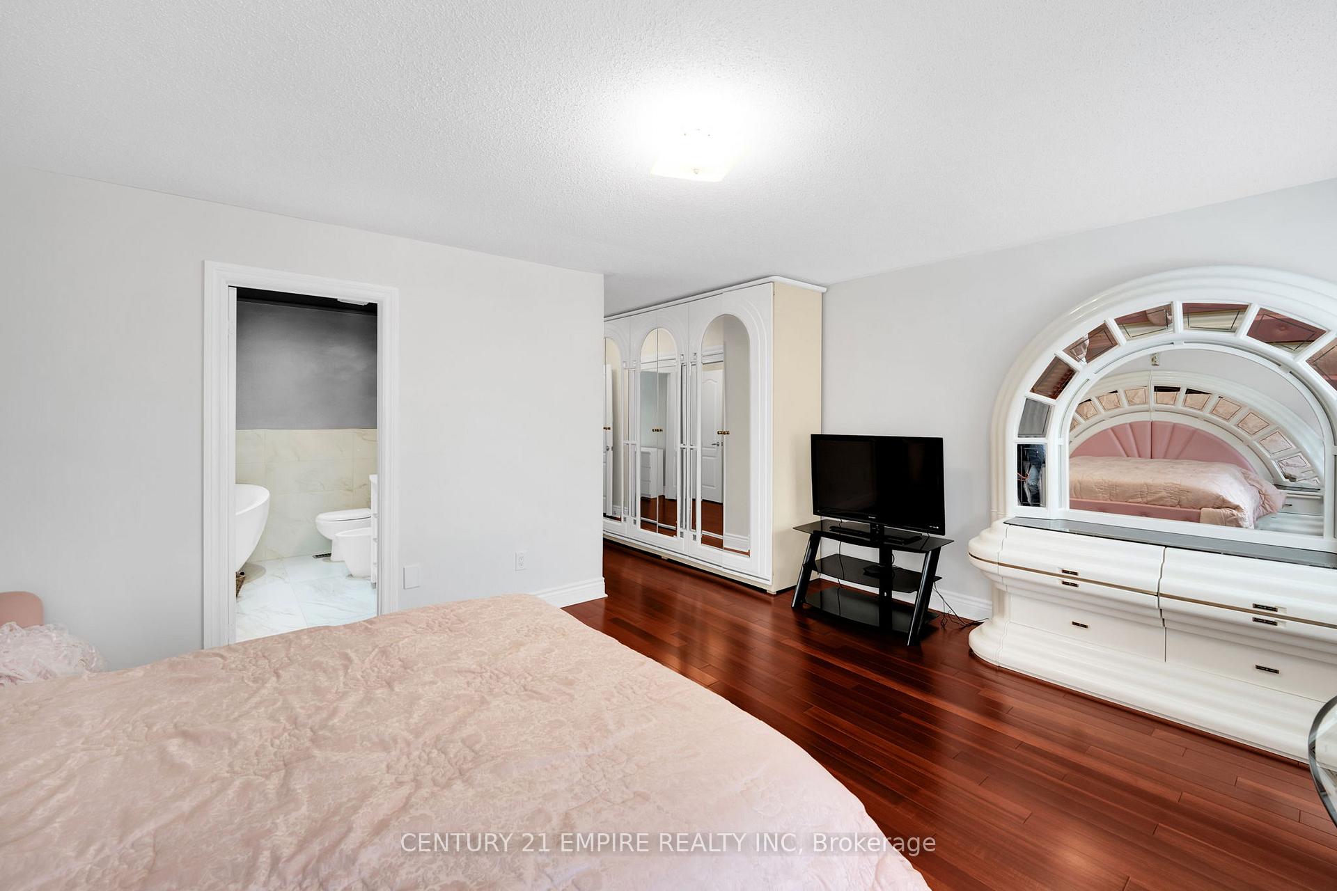 Photo 26 of 157 Venice Gate Drive, Vaughan, Vellore Village — HOMEH