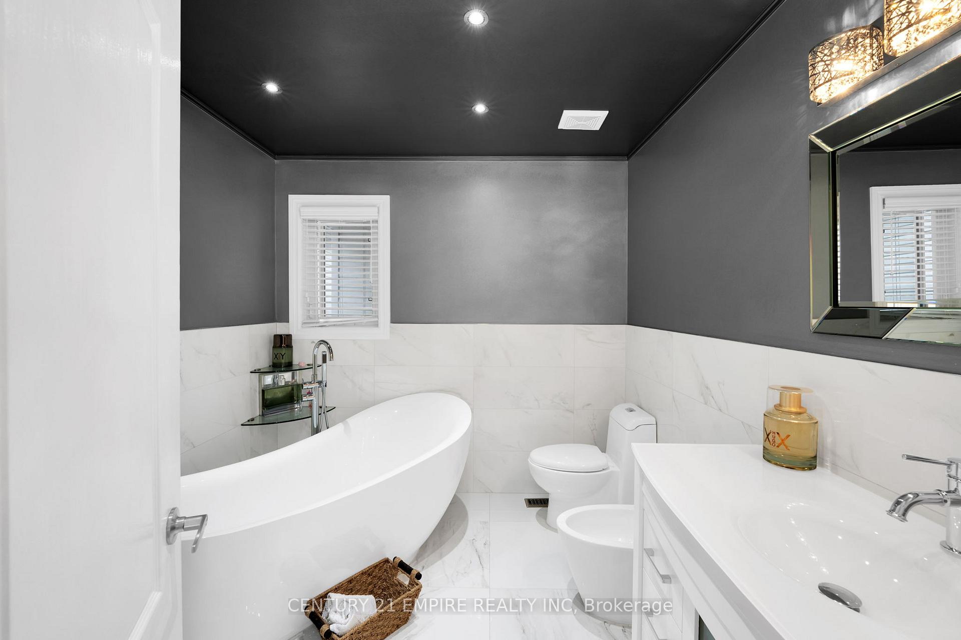 Photo 23 of 157 Venice Gate Drive, Vaughan, Vellore Village — HOMEH