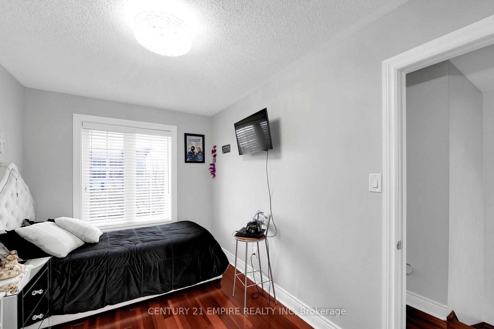 Photo 5 of 157 Venice Gate Drive, Vaughan, Vellore Village — HOMEH