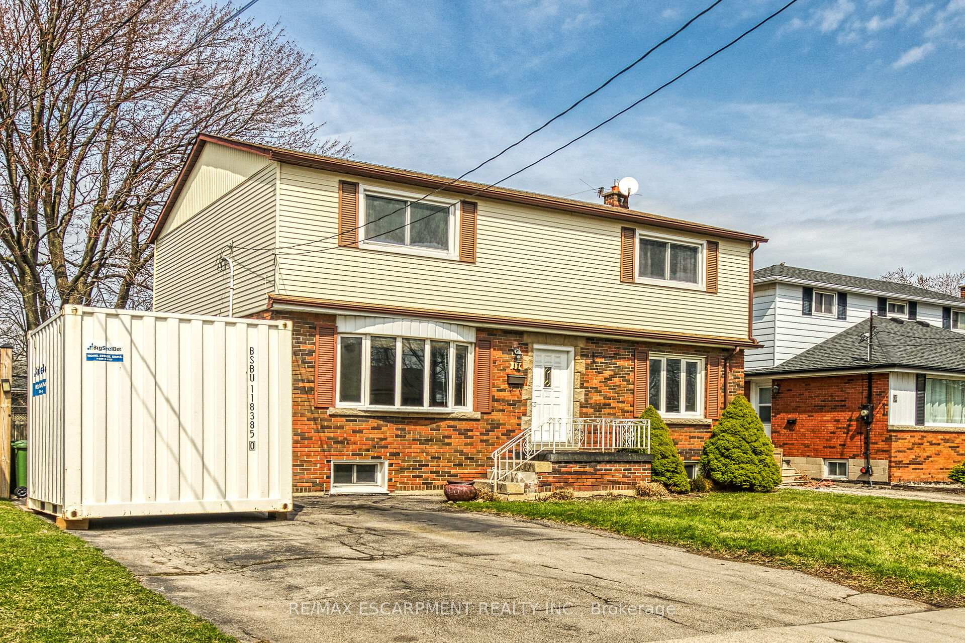 Photo 1 of 11 Sheridan Drive, Hamilton, Hill Park — HOMEH
