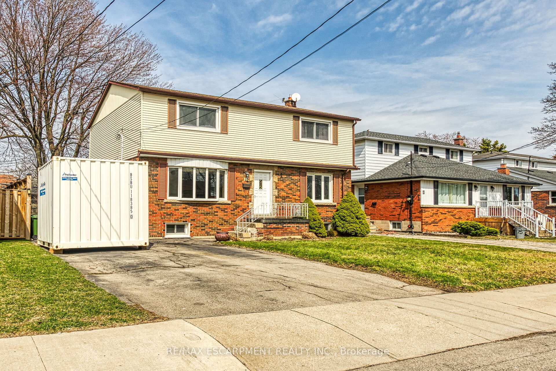 Photo 2 of 11 Sheridan Drive, Hamilton, Hill Park — HOMEH