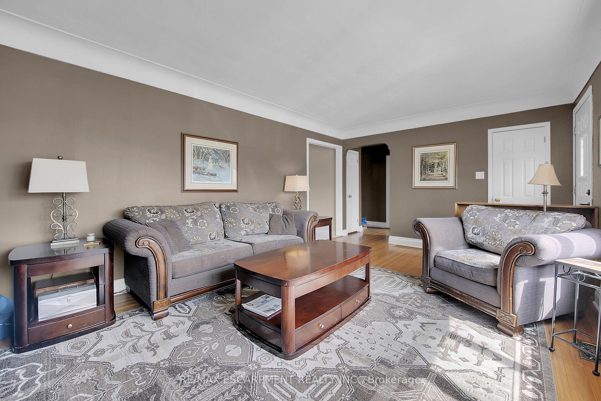 Photo 12 of 11 Sheridan Drive, Hamilton, Hill Park — HOMEH