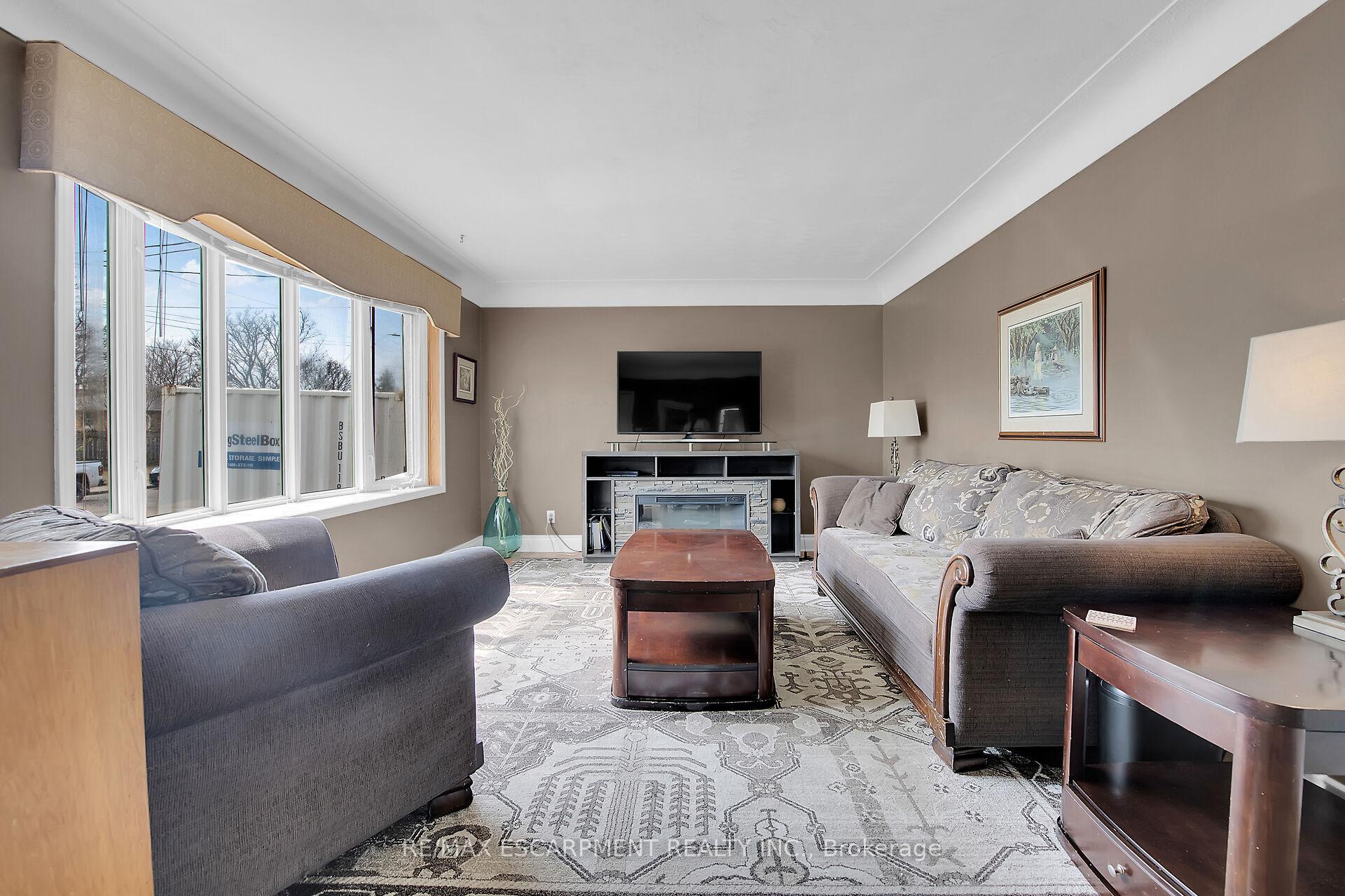 Photo 8 of 11 Sheridan Drive, Hamilton, Hill Park — HOMEH