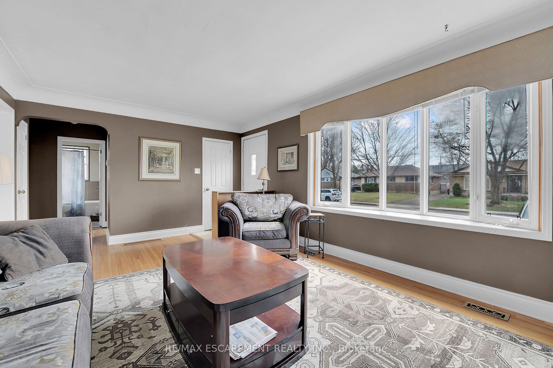 Photo 10 of 11 Sheridan Drive, Hamilton, Hill Park — HOMEH