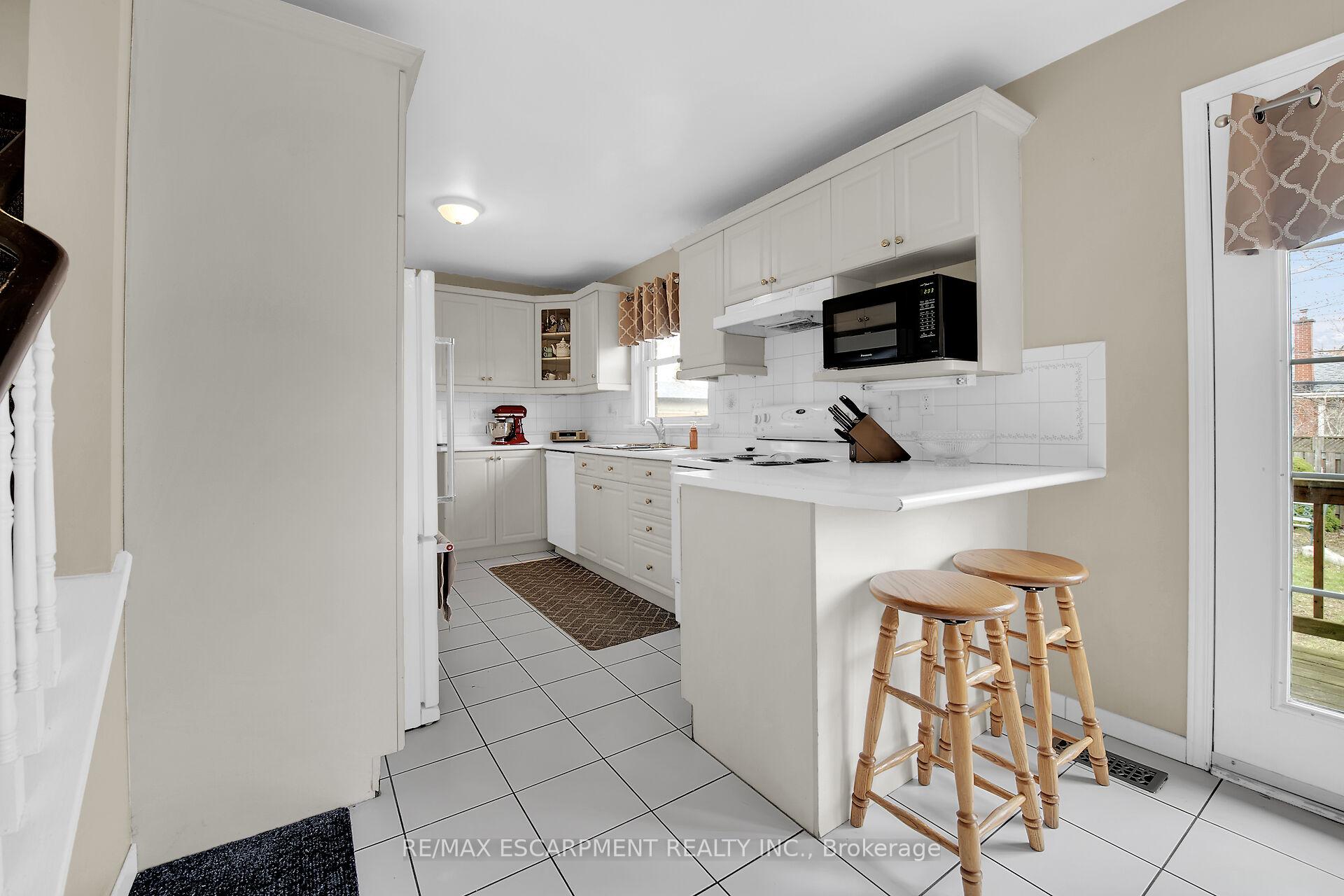 Photo 9 of 11 Sheridan Drive, Hamilton, Hill Park — HOMEH