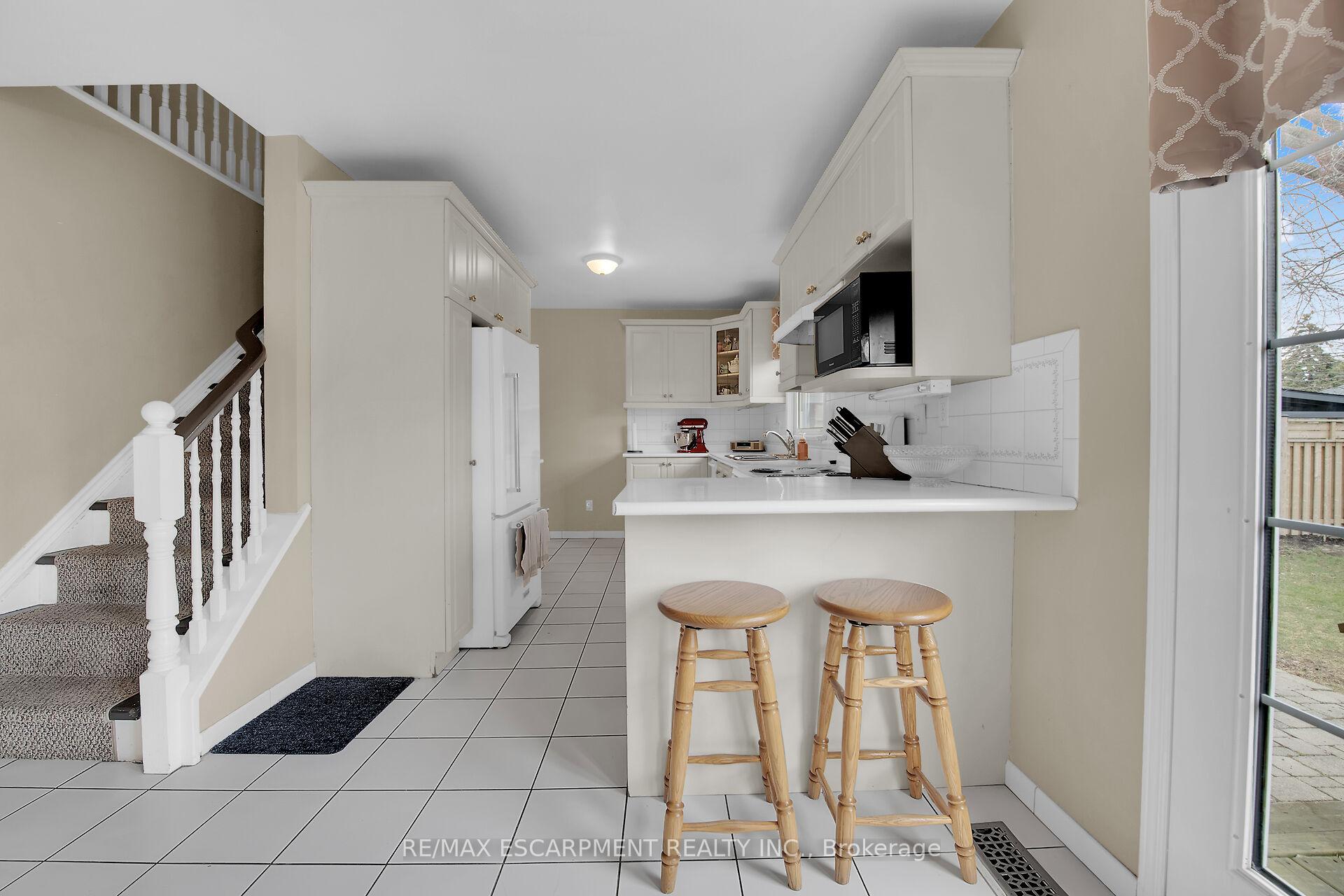 Photo 5 of 11 Sheridan Drive, Hamilton, Hill Park — HOMEH