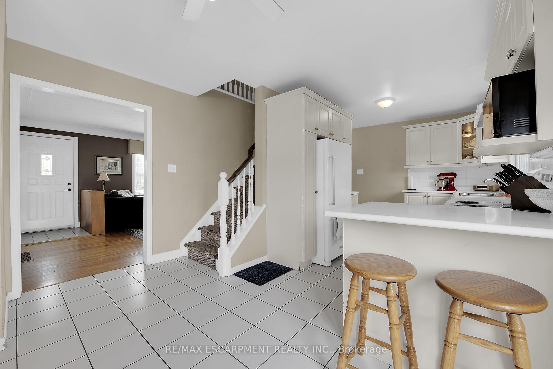Photo 3 of 11 Sheridan Drive, Hamilton, Hill Park — HOMEH
