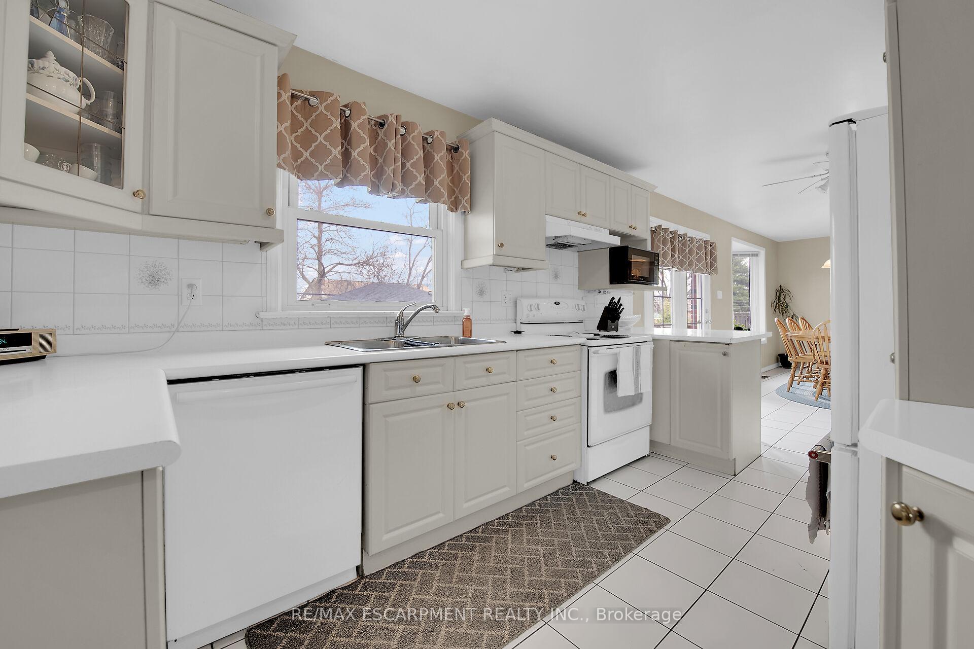 Photo 21 of 11 Sheridan Drive, Hamilton, Hill Park — HOMEH