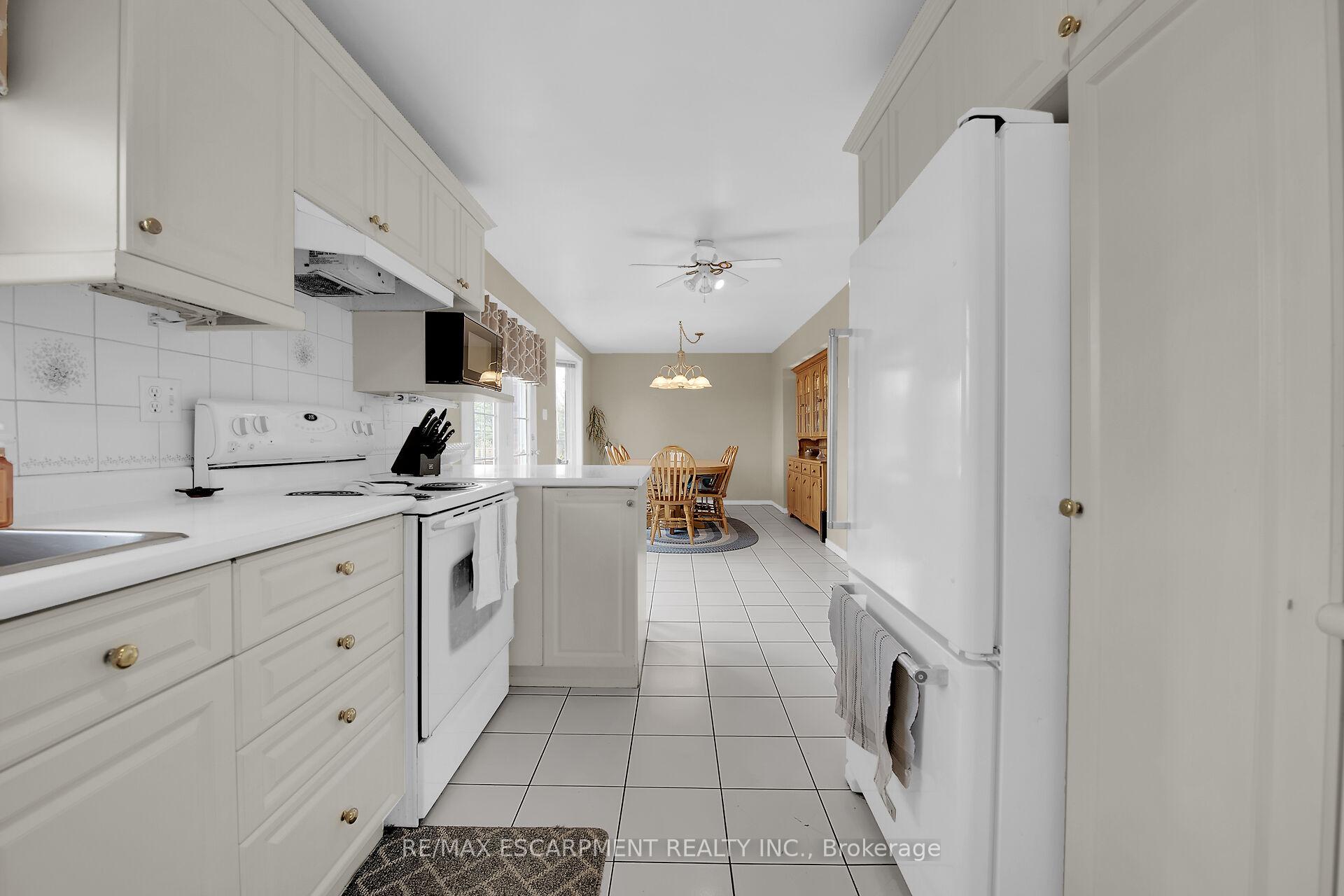 Photo 14 of 11 Sheridan Drive, Hamilton, Hill Park — HOMEH