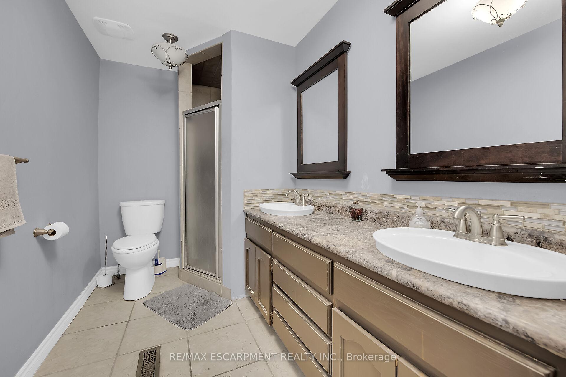 Photo 13 of 11 Sheridan Drive, Hamilton, Hill Park — HOMEH