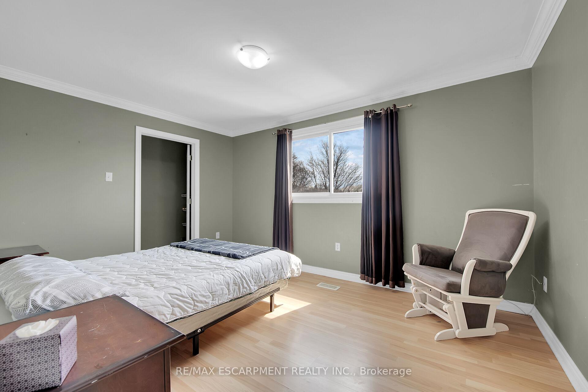 Photo 17 of 11 Sheridan Drive, Hamilton, Hill Park — HOMEH