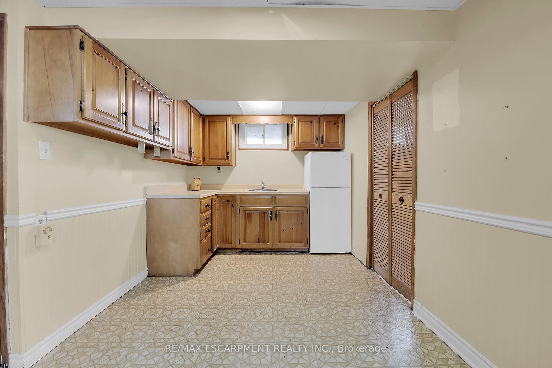 Photo 32 of 11 Sheridan Drive, Hamilton, Hill Park — HOMEH