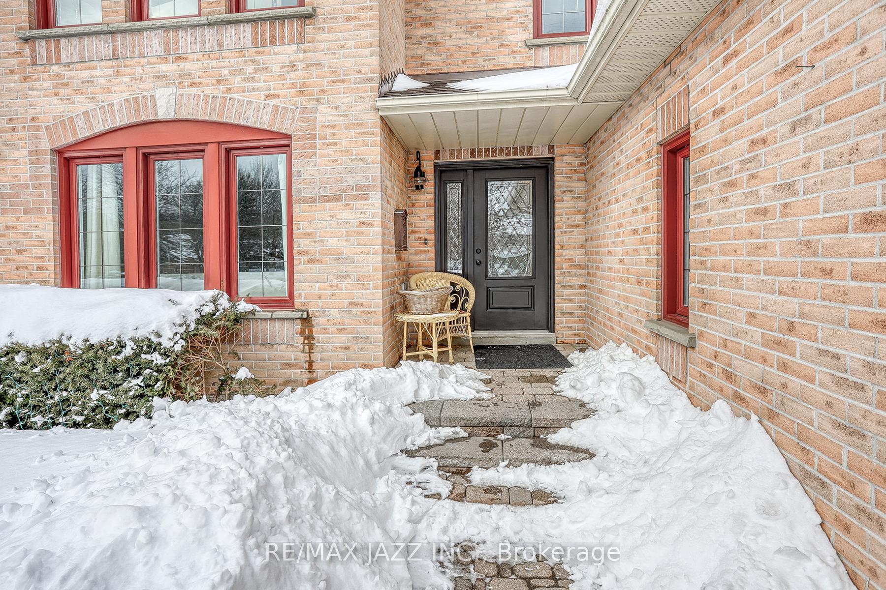 Photo 2 of 8 Irwin Drive, Whitby, Downtown Whitby — HOMEH