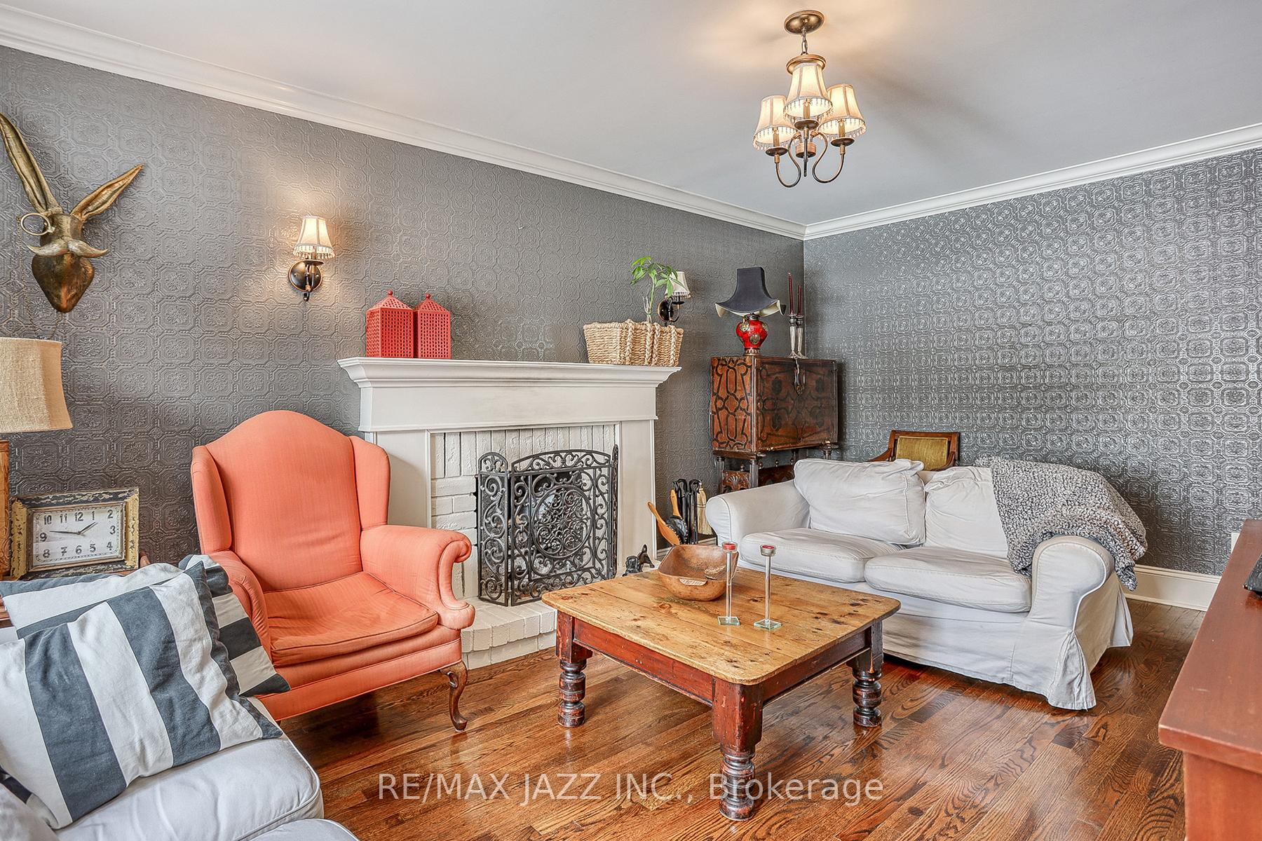Photo 17 of 8 Irwin Drive, Whitby, Downtown Whitby — HOMEH