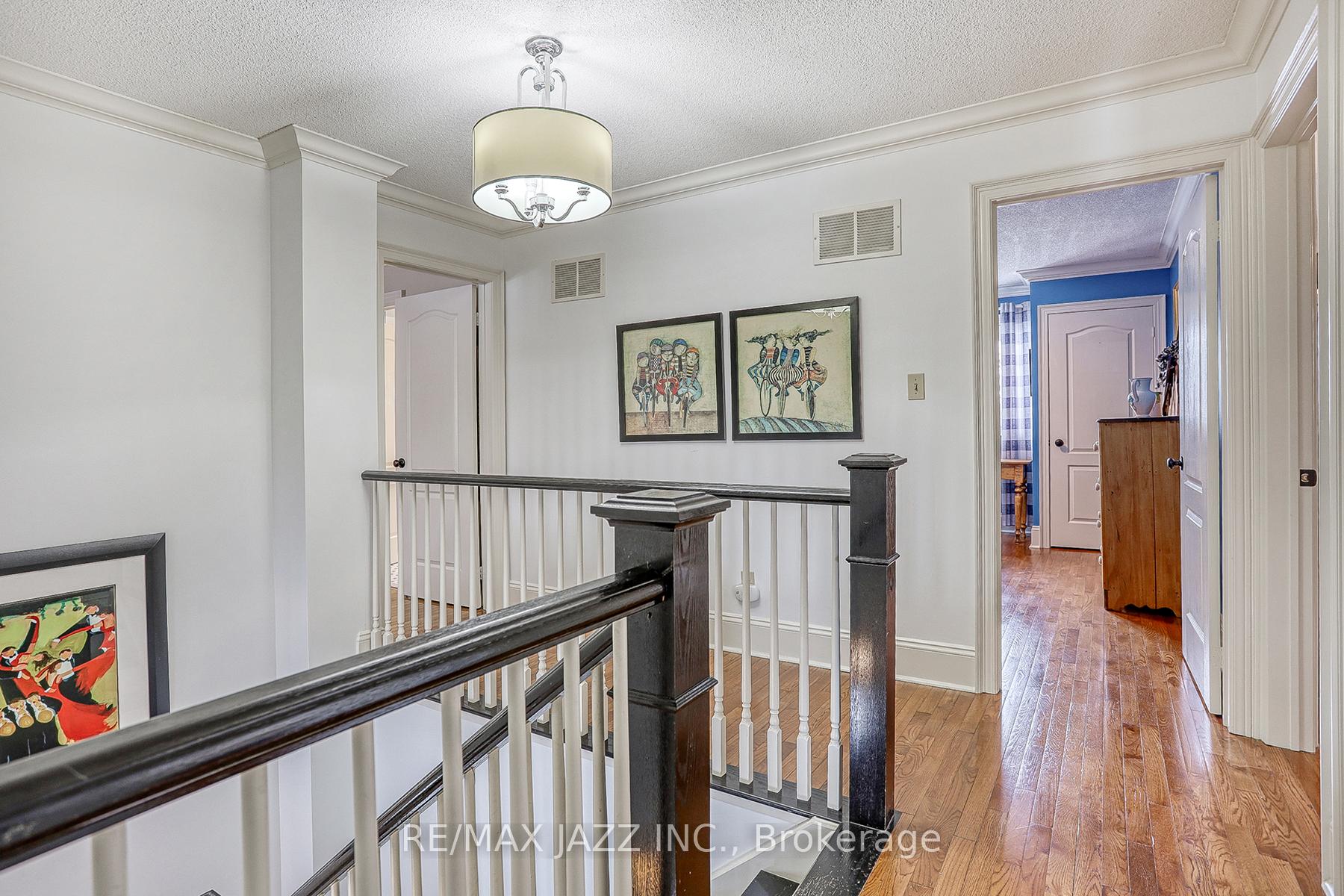 Photo 20 of 8 Irwin Drive, Whitby, Downtown Whitby — HOMEH