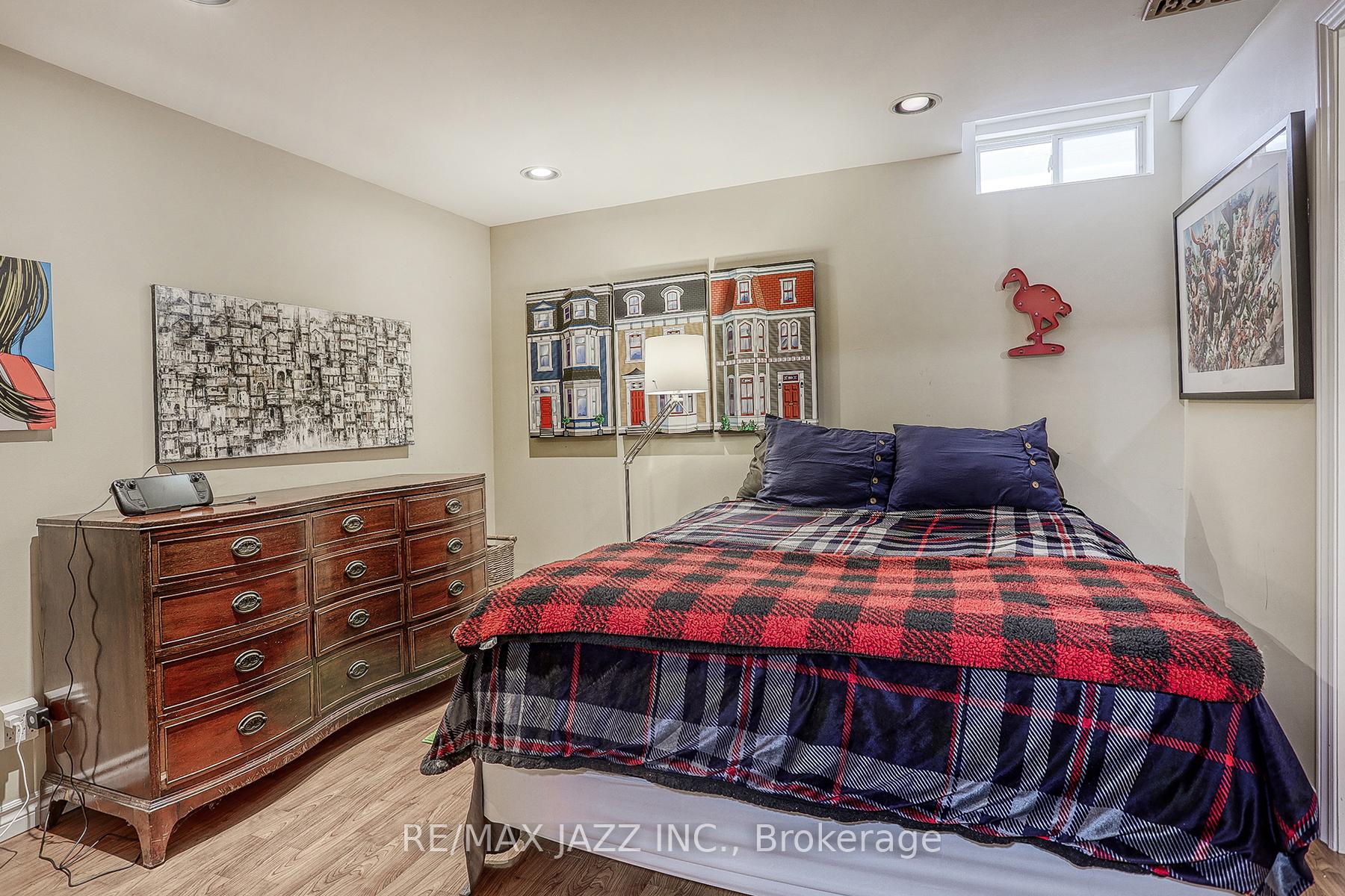 Photo 36 of 8 Irwin Drive, Whitby, Downtown Whitby — HOMEH