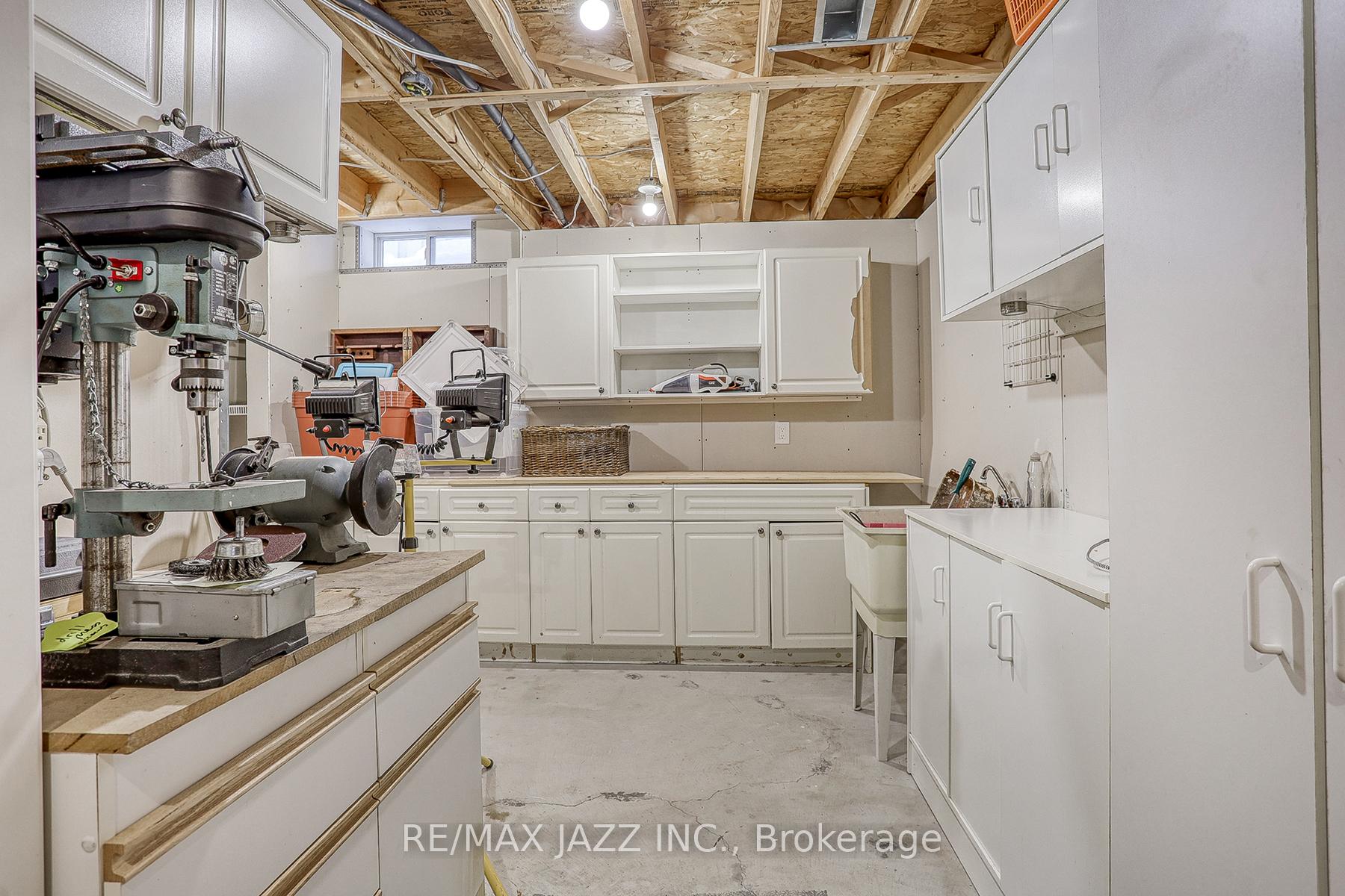 Photo 39 of 8 Irwin Drive, Whitby, Downtown Whitby — HOMEH