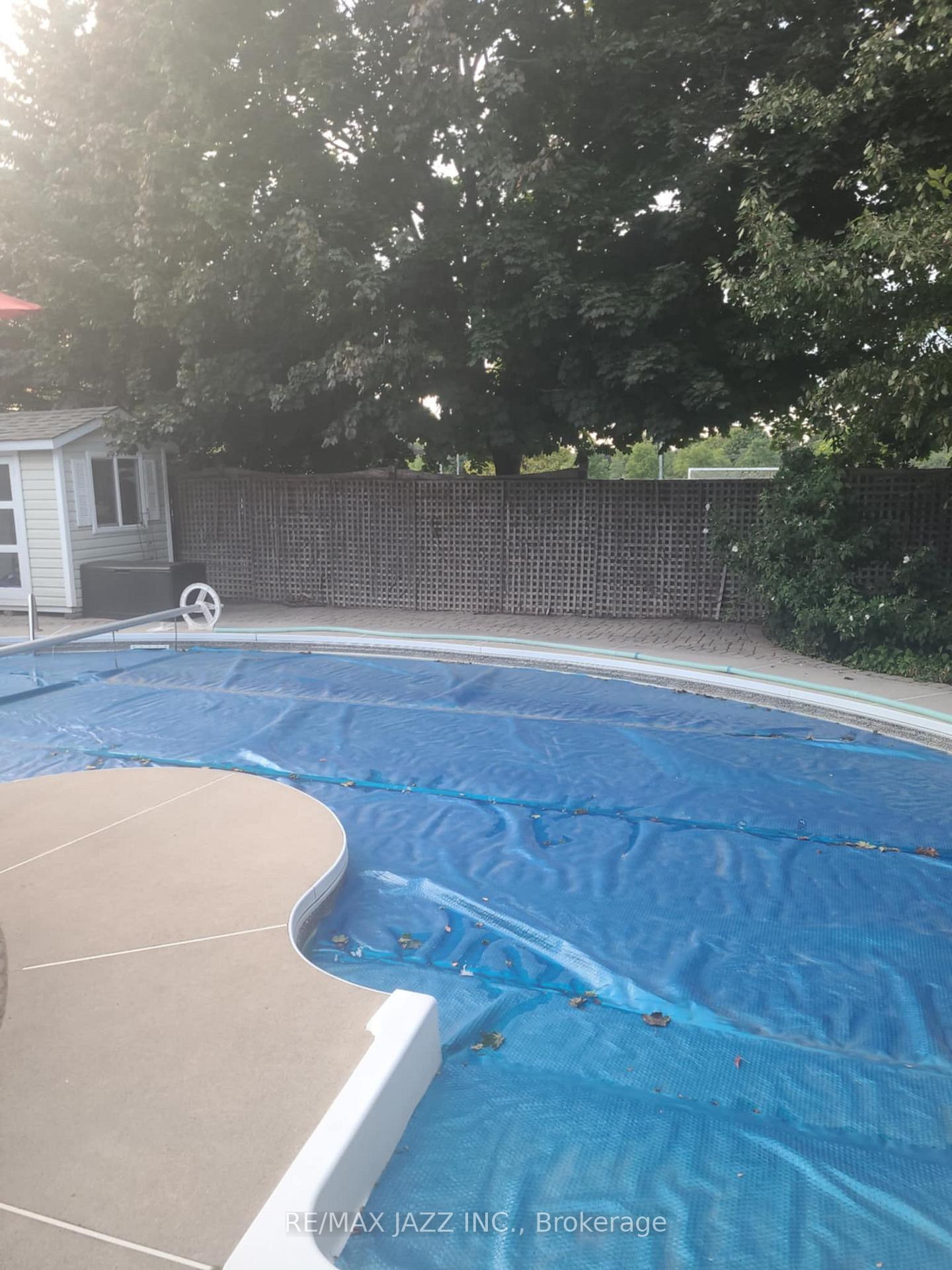 Photo 41 of 8 Irwin Drive, Whitby, Downtown Whitby — HOMEH
