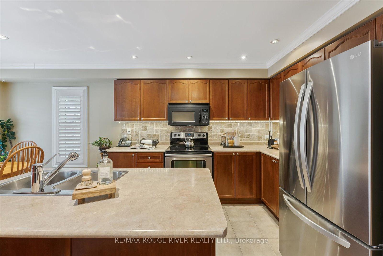 Photo 7 of 31 Barchester Crescent, Whitby, Brooklin — HOMEH