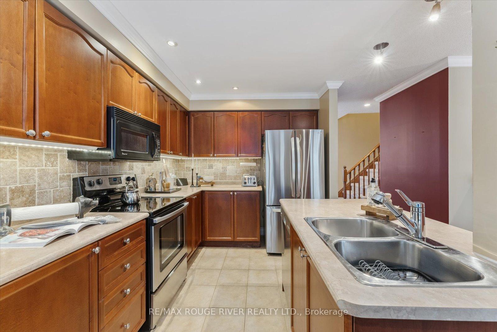 Photo 13 of 31 Barchester Crescent, Whitby, Brooklin — HOMEH
