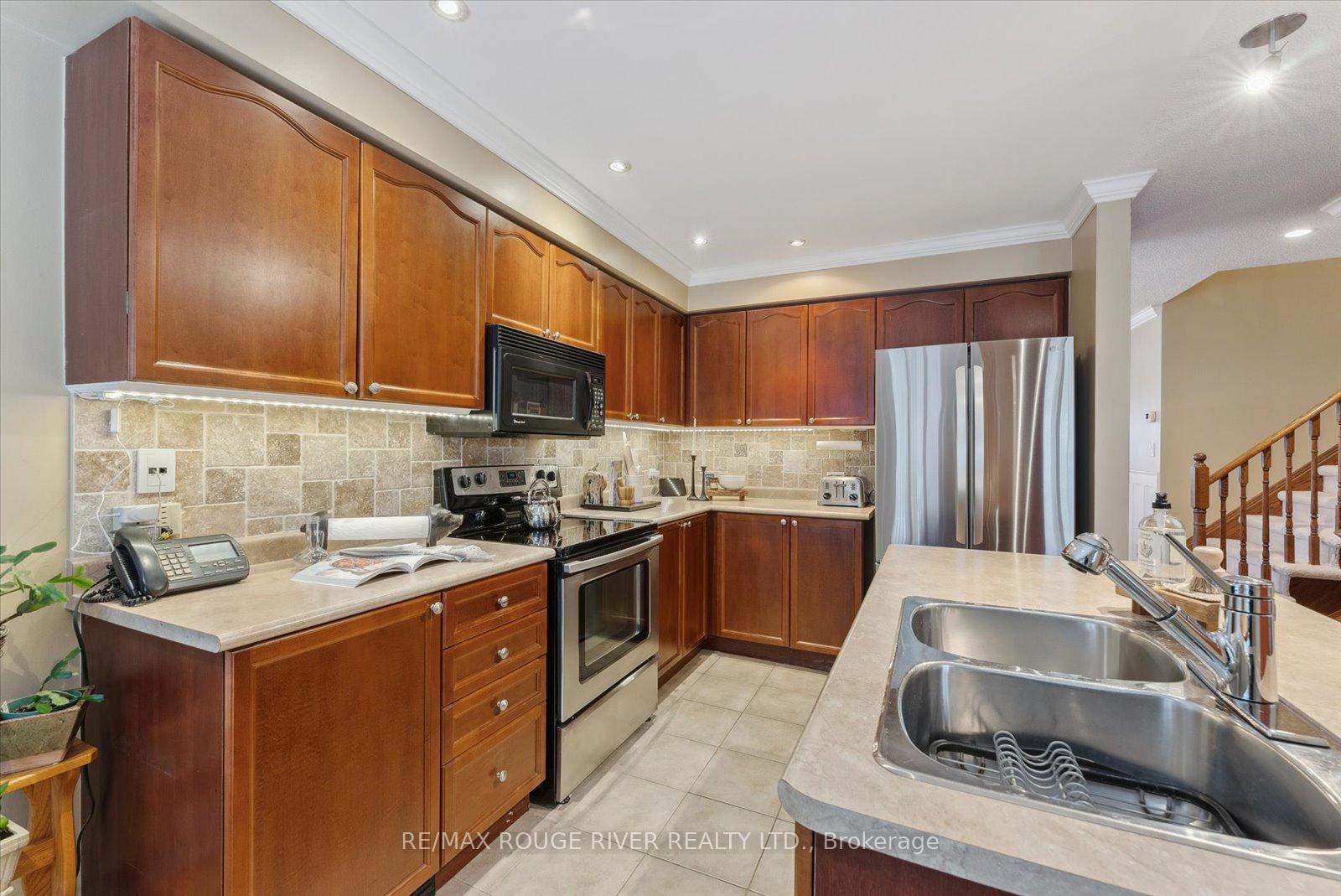 Photo 14 of 31 Barchester Crescent, Whitby, Brooklin — HOMEH