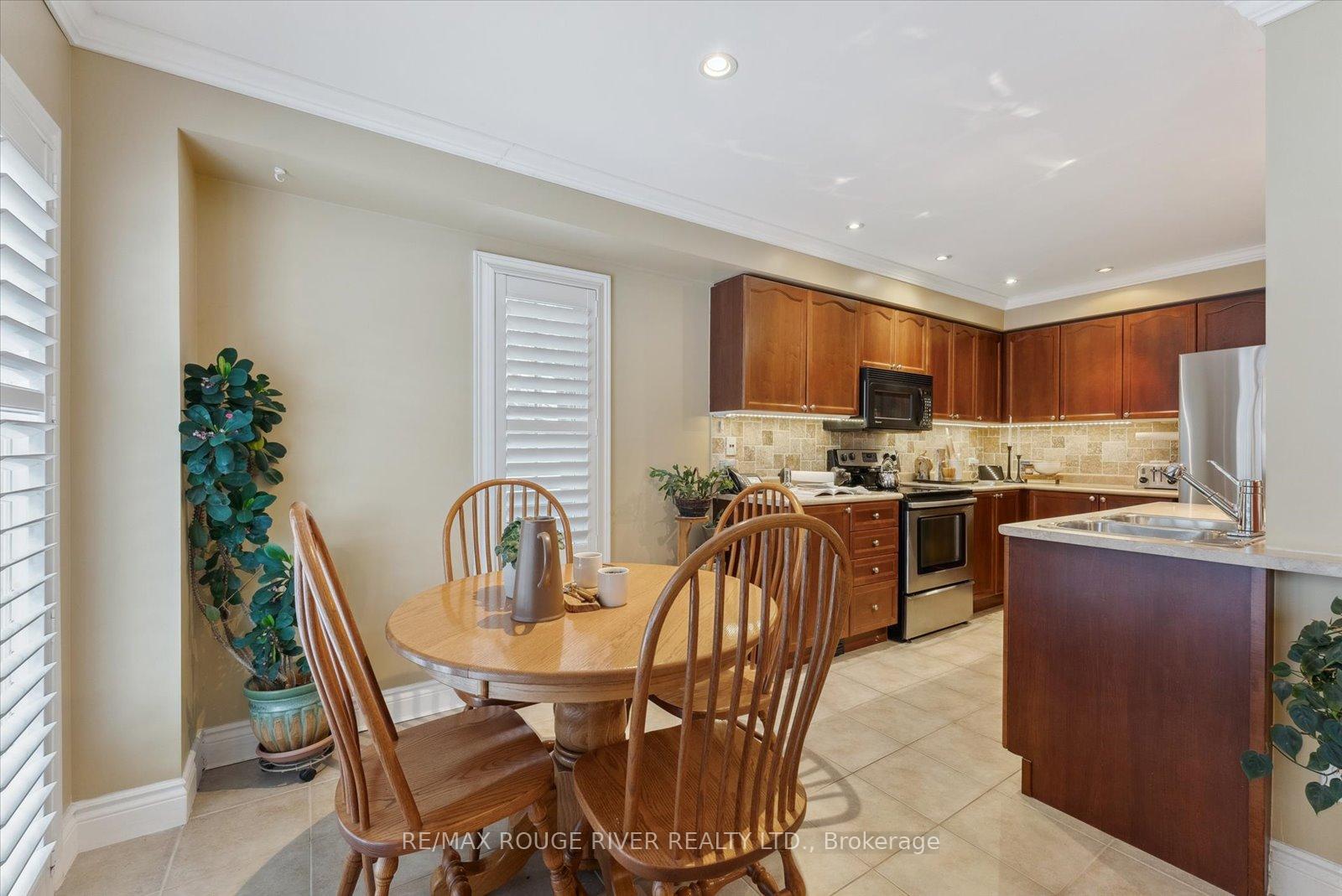 Photo 16 of 31 Barchester Crescent, Whitby, Brooklin — HOMEH