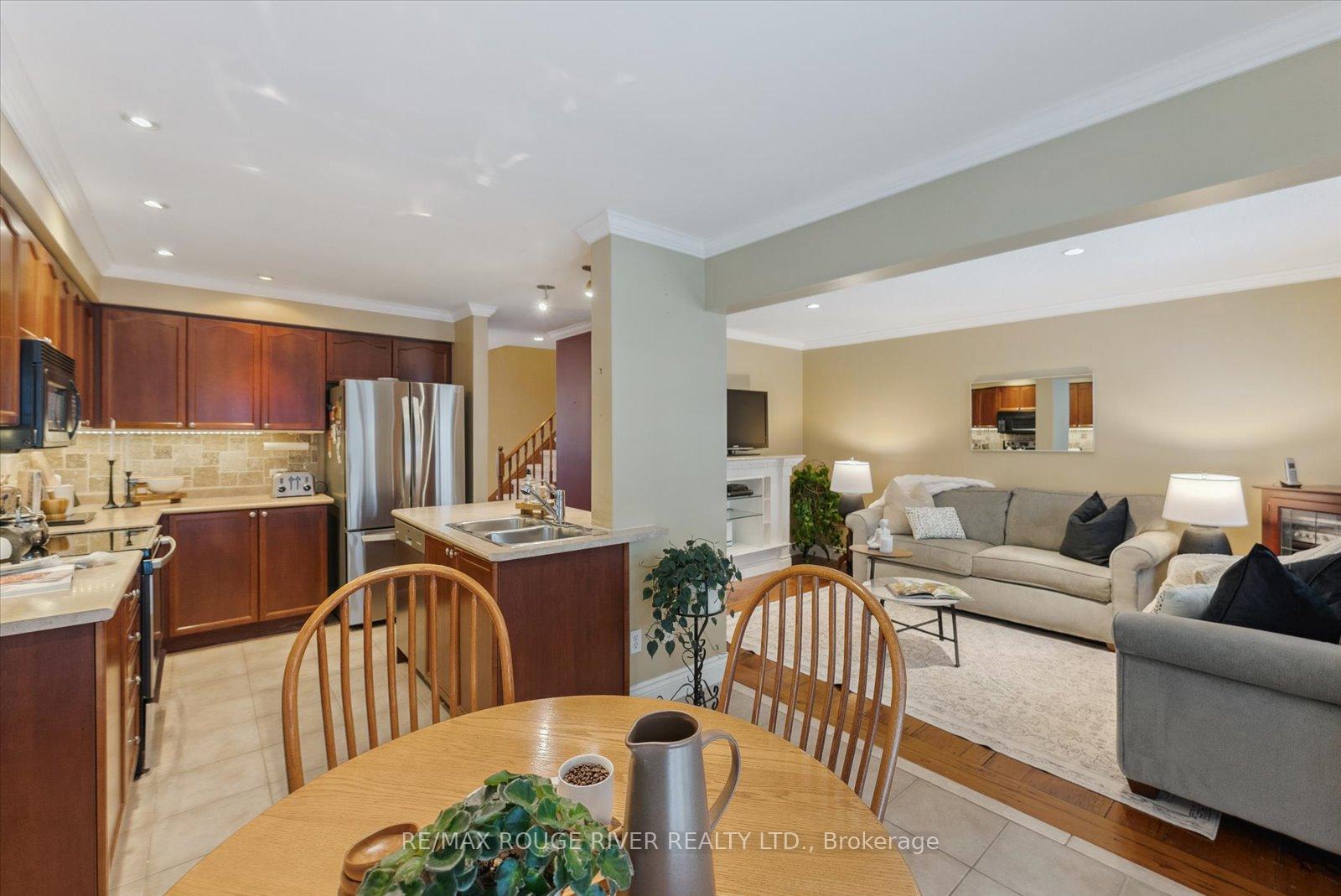 Photo 15 of 31 Barchester Crescent, Whitby, Brooklin — HOMEH