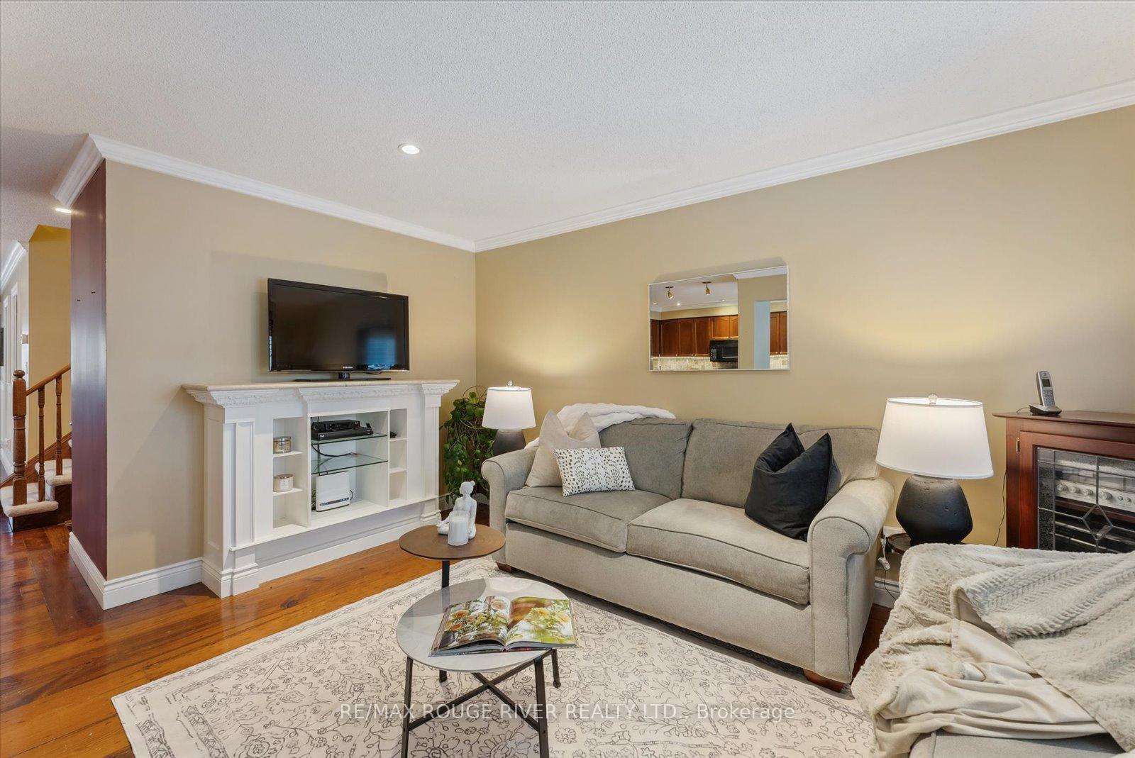 Photo 18 of 31 Barchester Crescent, Whitby, Brooklin — HOMEH