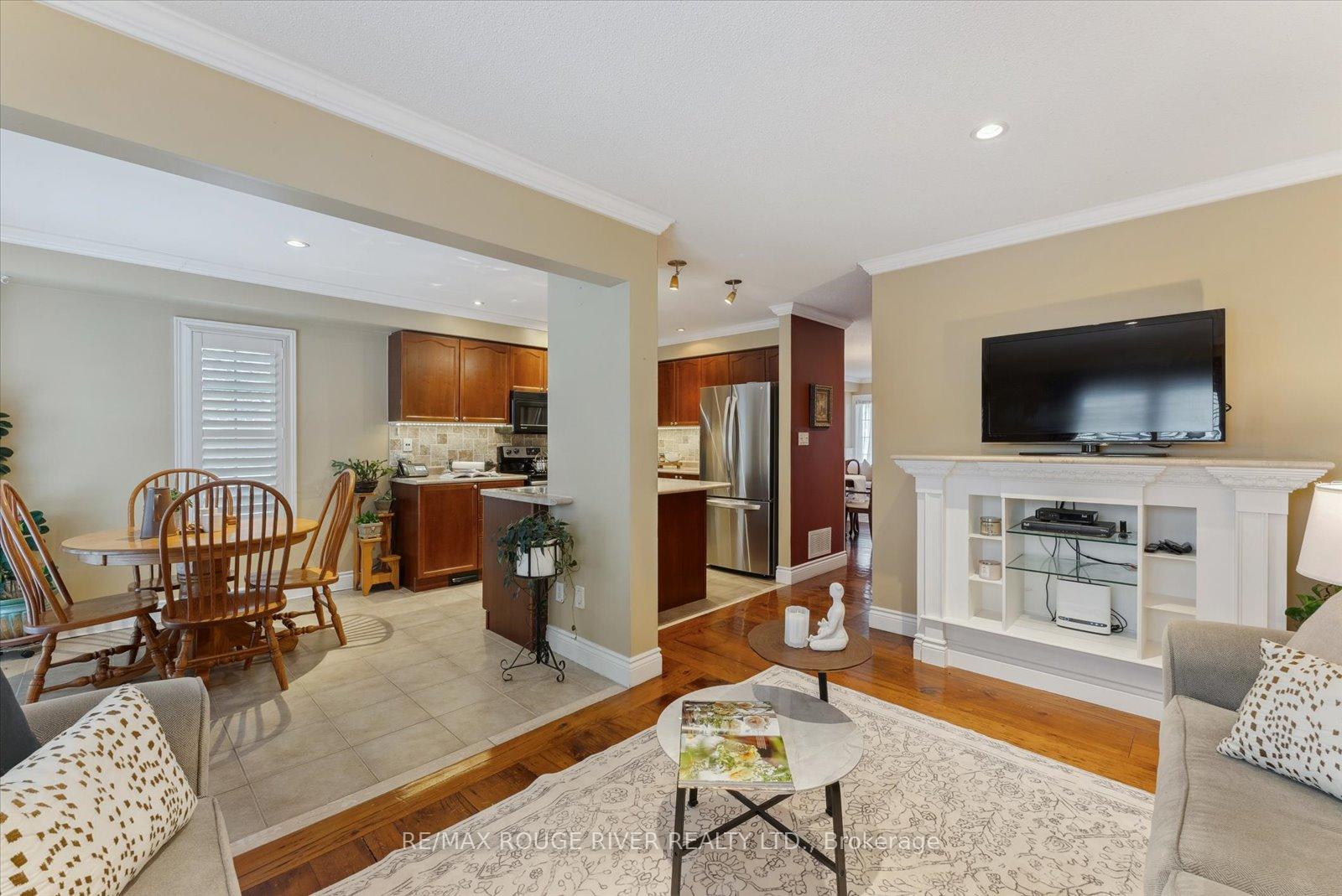 Photo 19 of 31 Barchester Crescent, Whitby, Brooklin — HOMEH