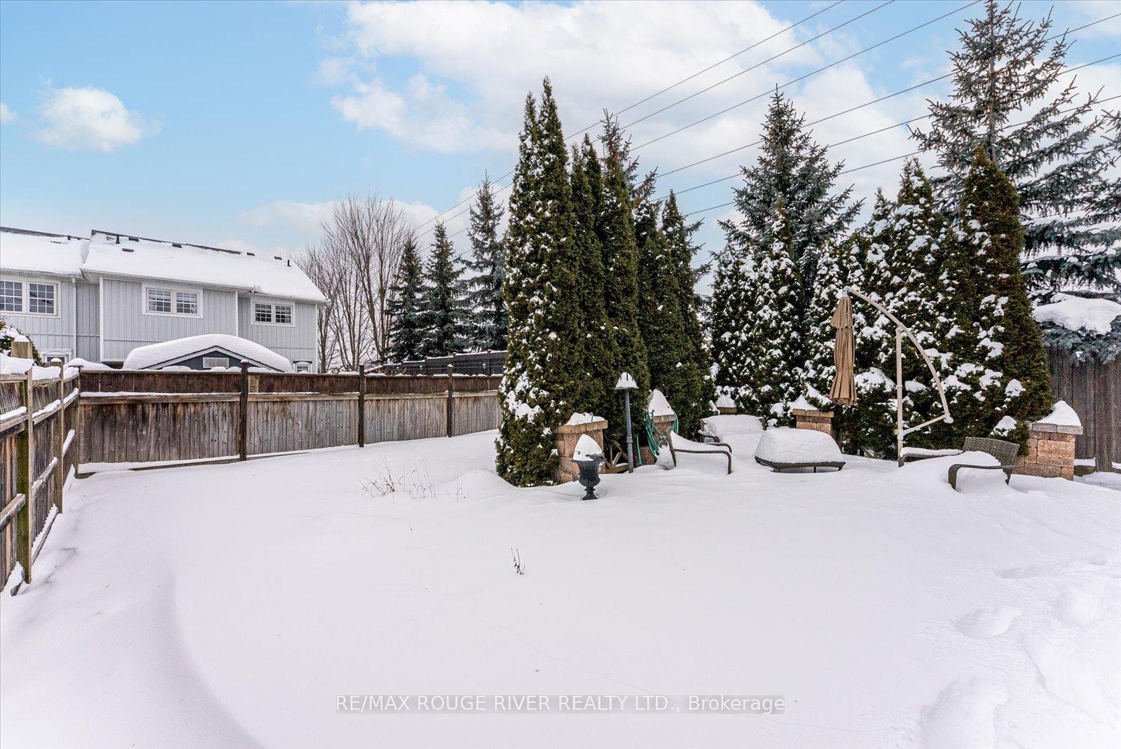 Photo 28 of 31 Barchester Crescent, Whitby, Brooklin — HOMEH