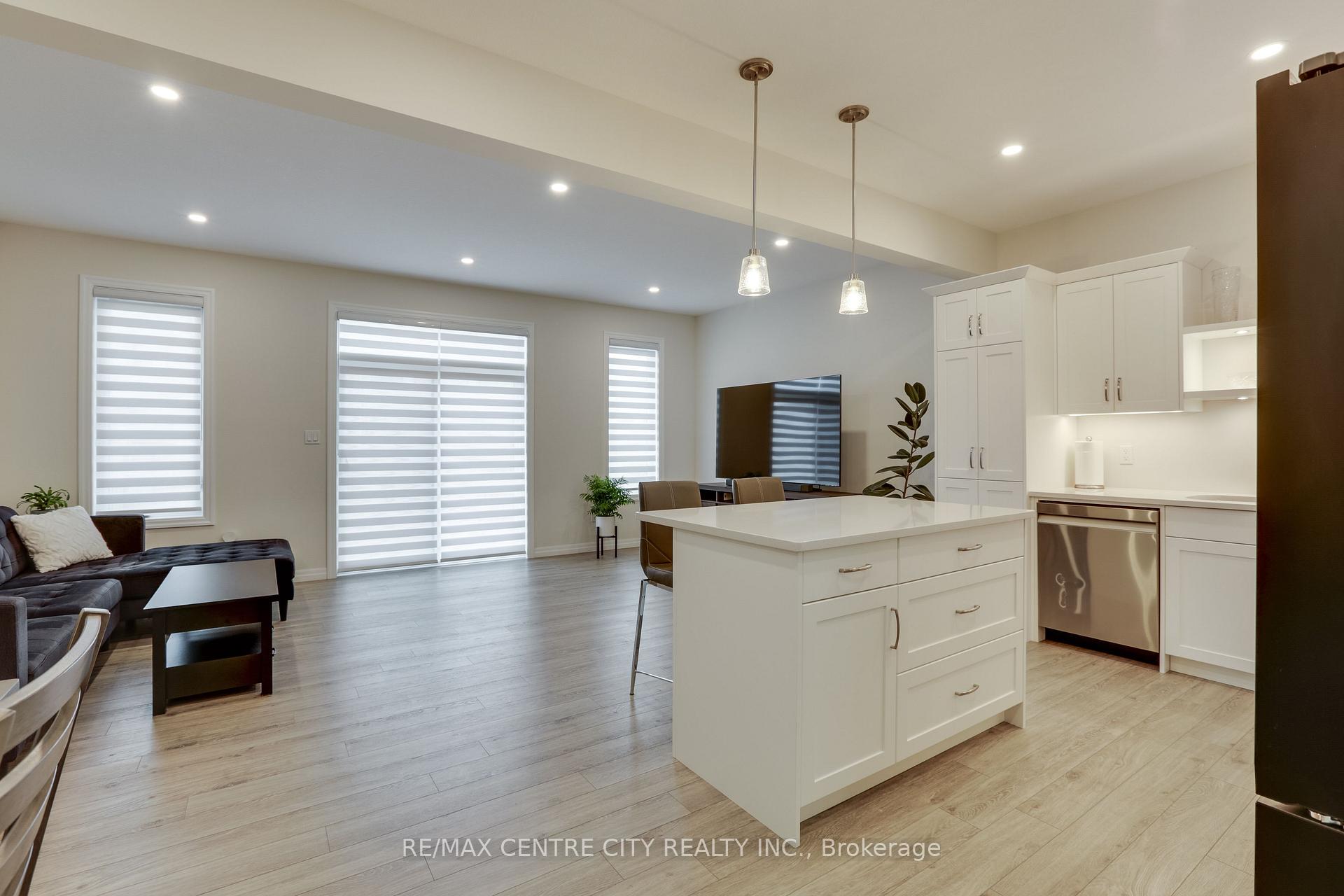 Photo 9 of 210 Renaissance Drive, St. Thomas — HOMEH