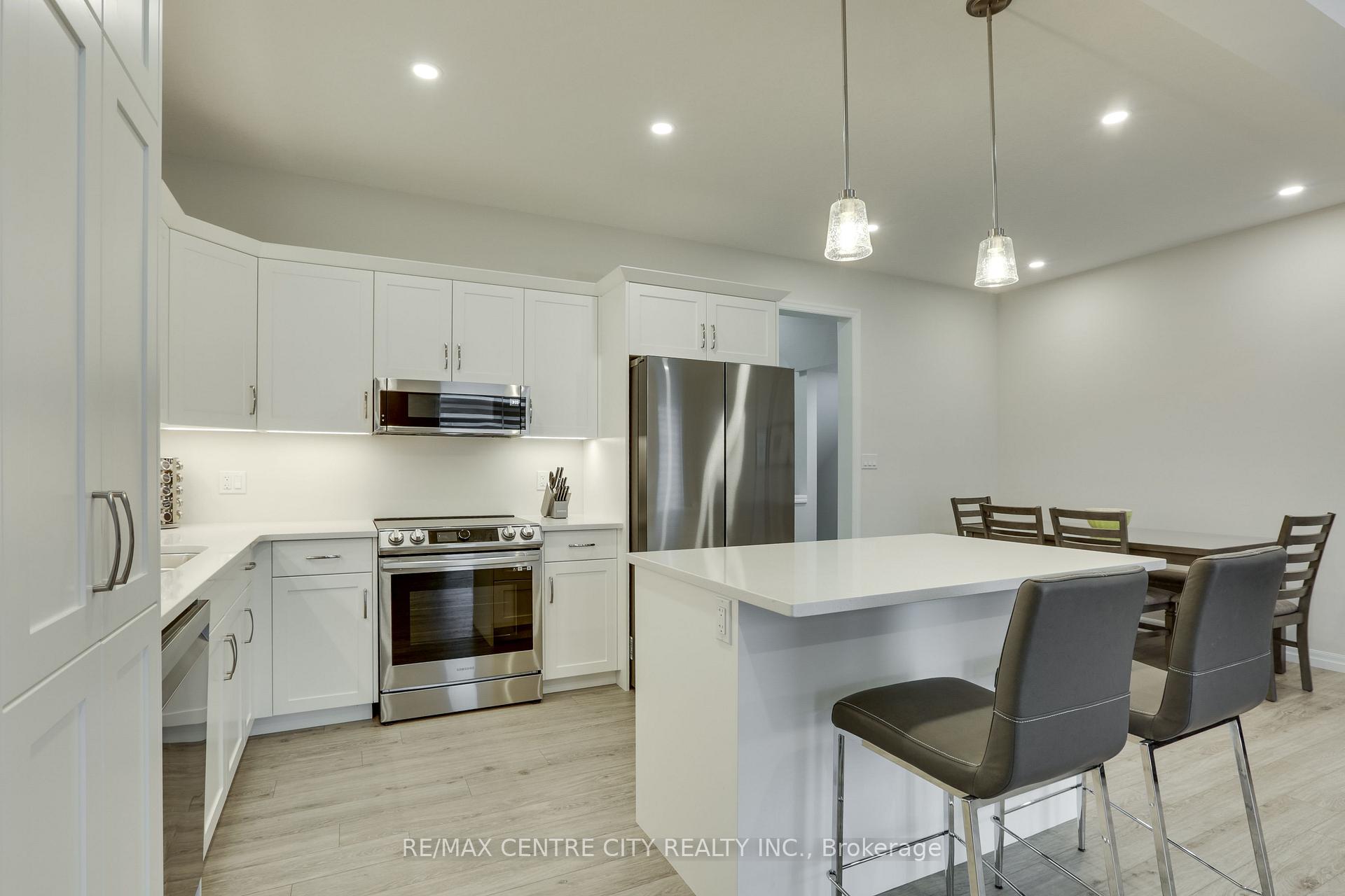 Photo 12 of 210 Renaissance Drive, St. Thomas — HOMEH