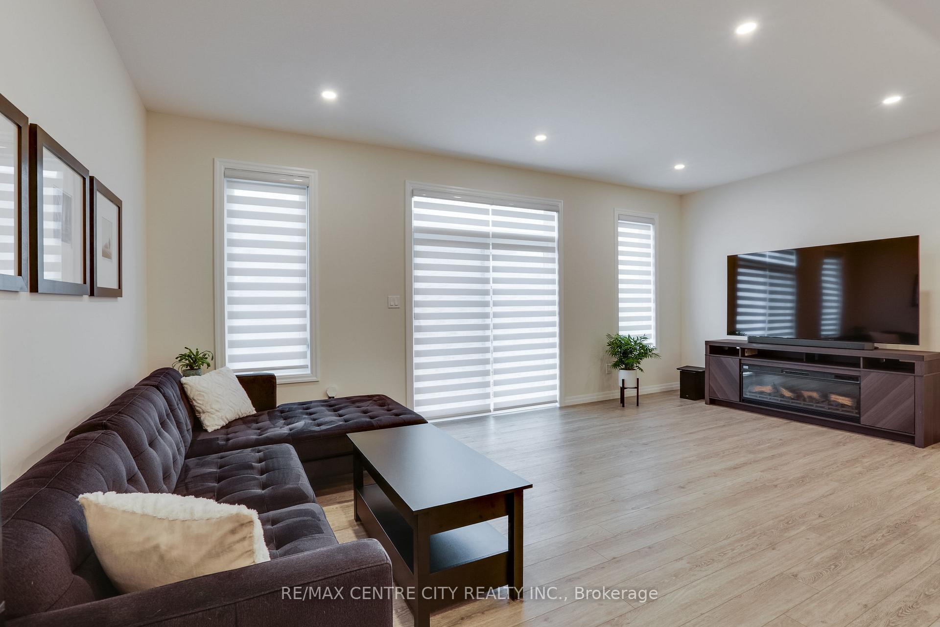 Photo 13 of 210 Renaissance Drive, St. Thomas — HOMEH