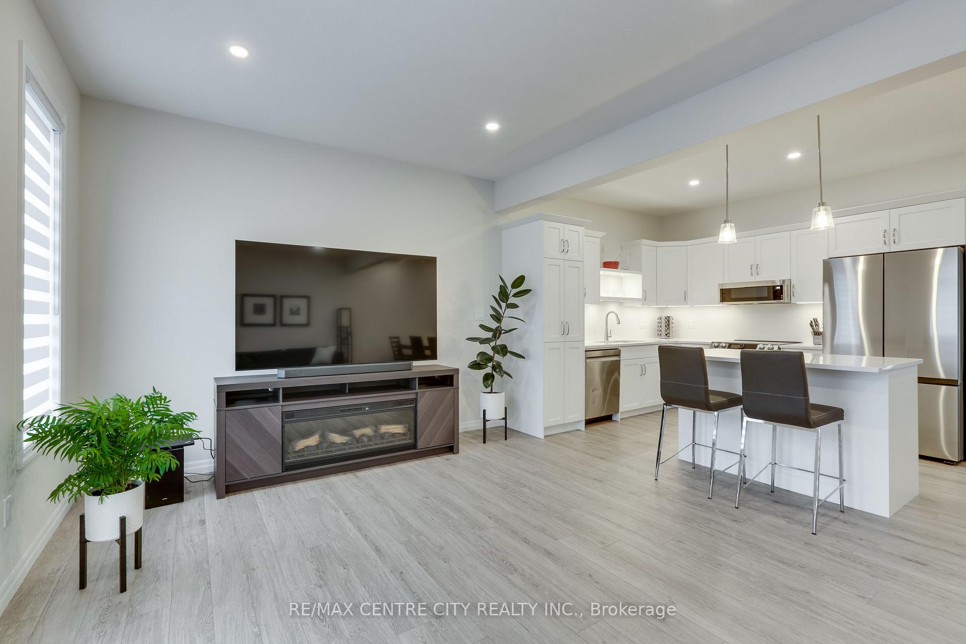 Photo 14 of 210 Renaissance Drive, St. Thomas — HOMEH