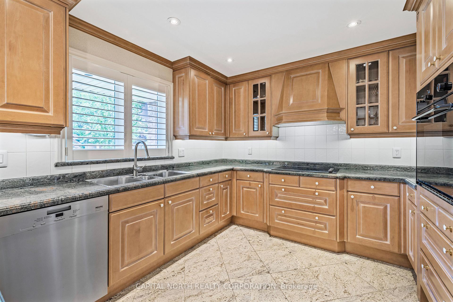 Photo 18 of 38 Queen Post Drive, Vaughan, East Woodbridge — HOMEH