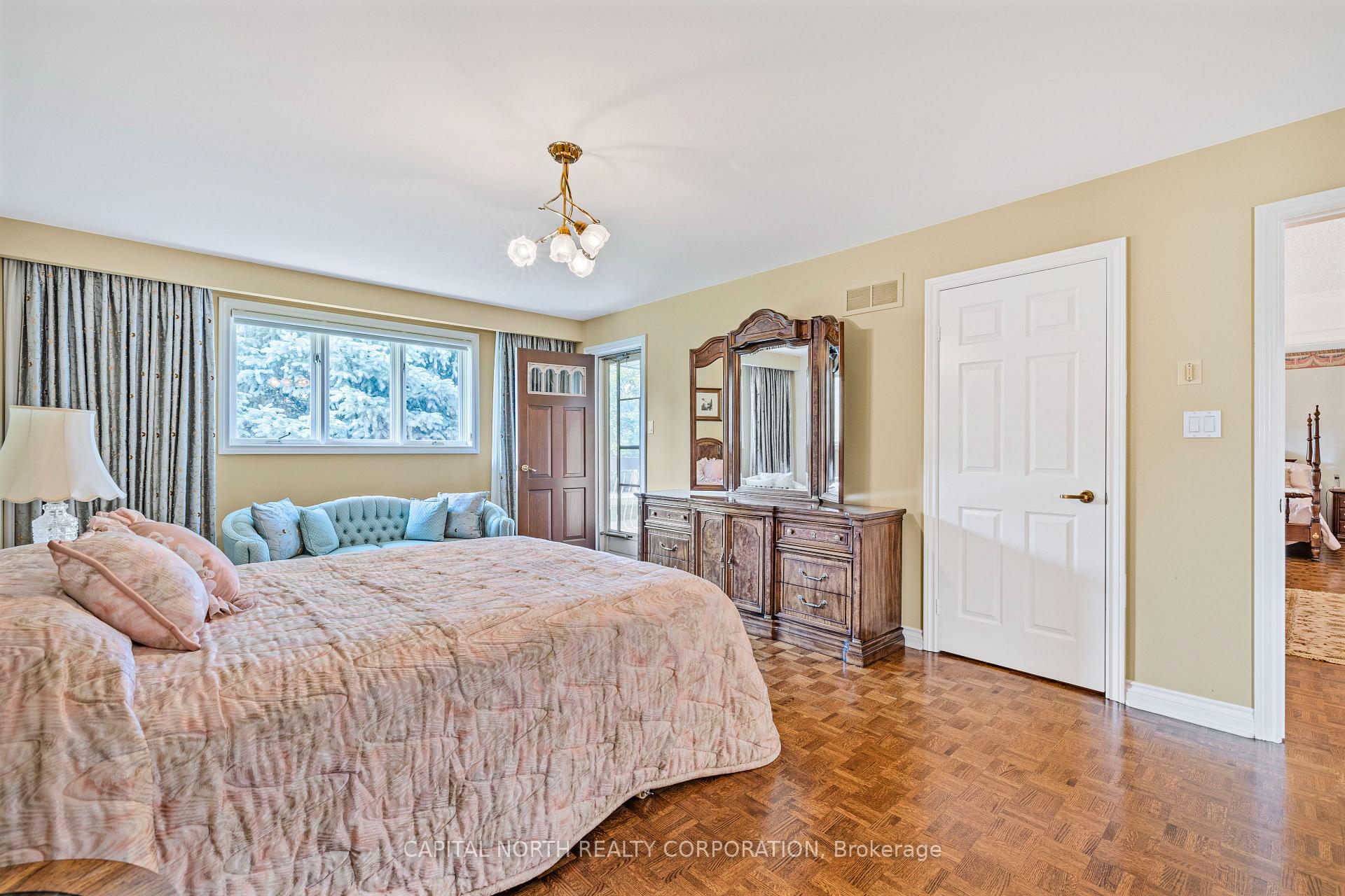 Photo 22 of 38 Queen Post Drive, Vaughan, East Woodbridge — HOMEH