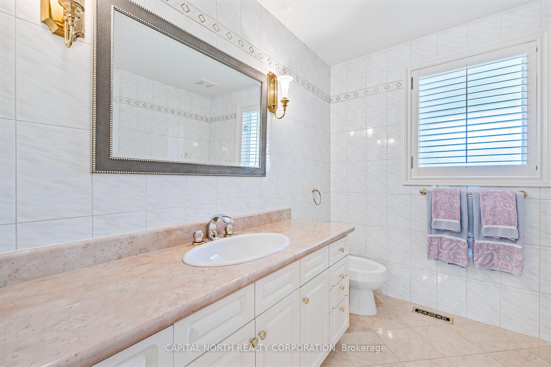 Photo 4 of 38 Queen Post Drive, Vaughan, East Woodbridge — HOMEH