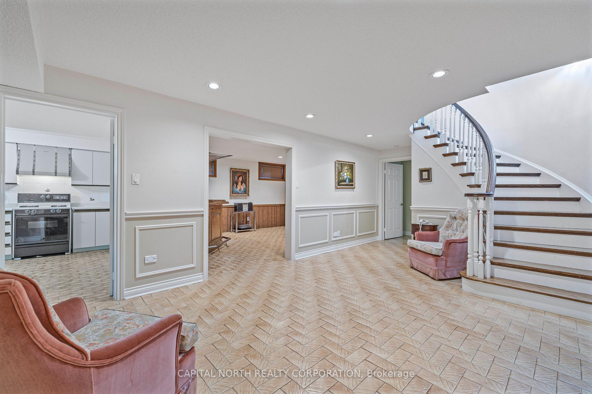 Photo 17 of 38 Queen Post Drive, Vaughan, East Woodbridge — HOMEH