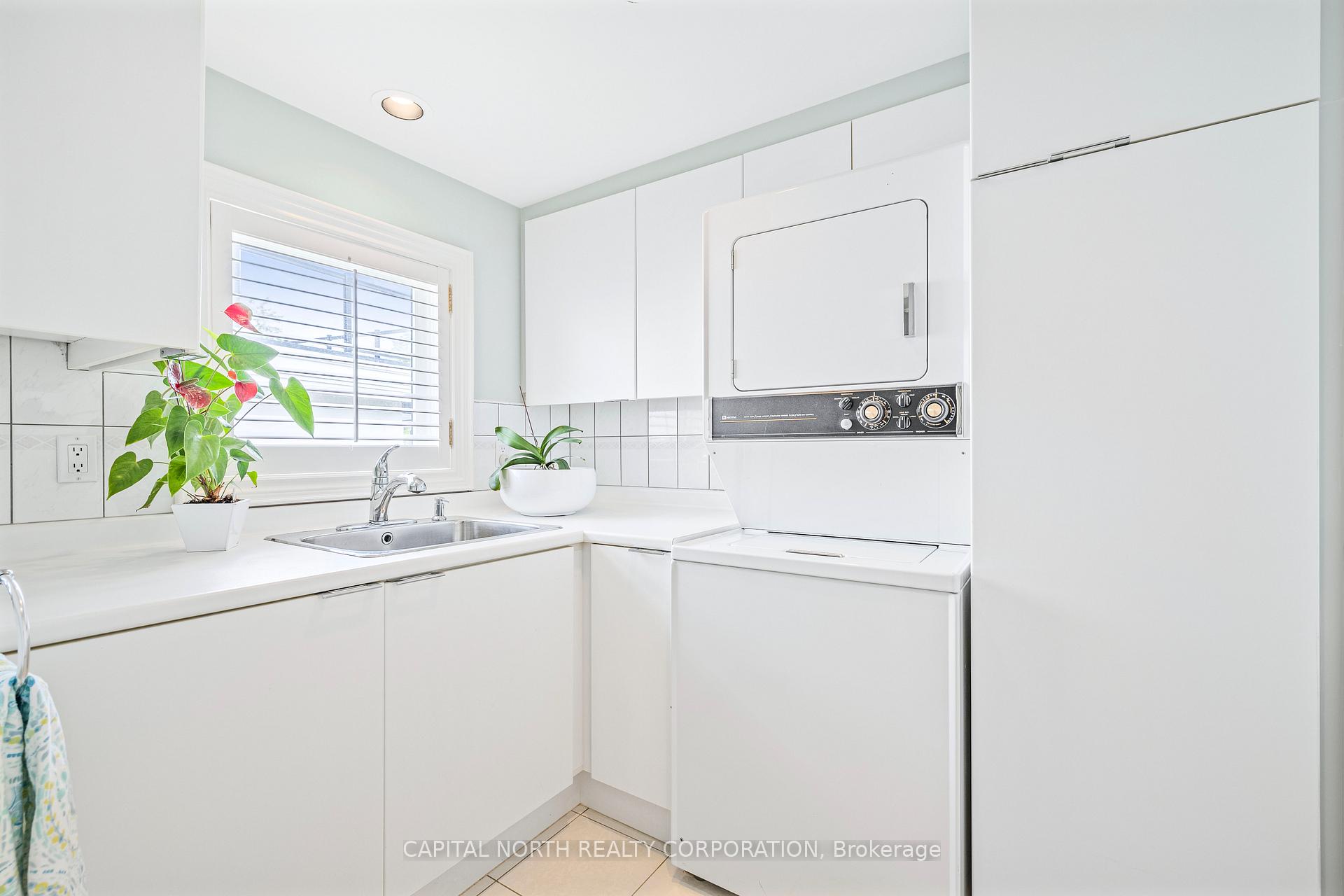 Photo 32 of 38 Queen Post Drive, Vaughan, East Woodbridge — HOMEH