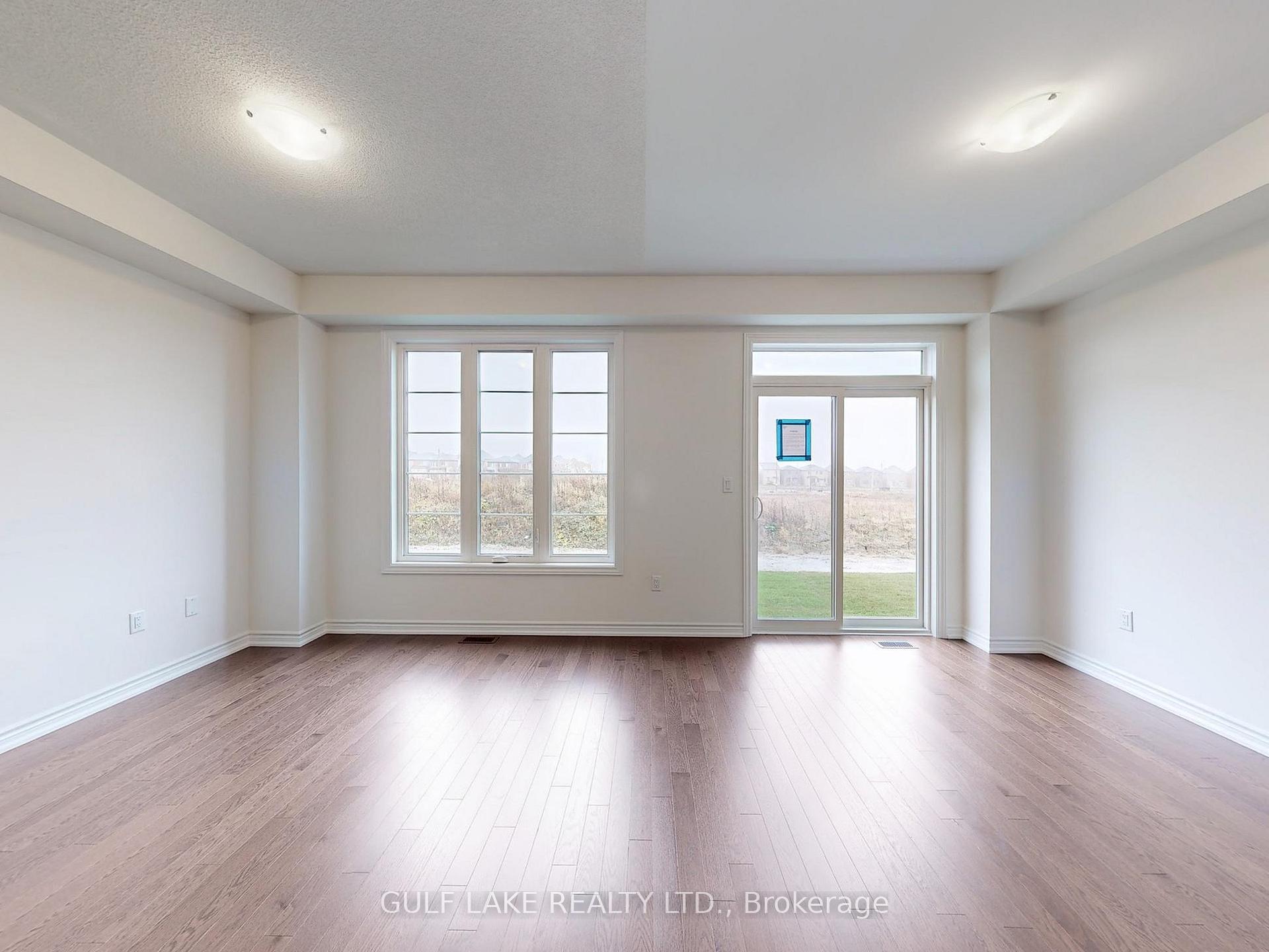 Photo 2 of 54 Phoenix Boulevard, Barrie, Rural Barrie Southeast — HOMEH