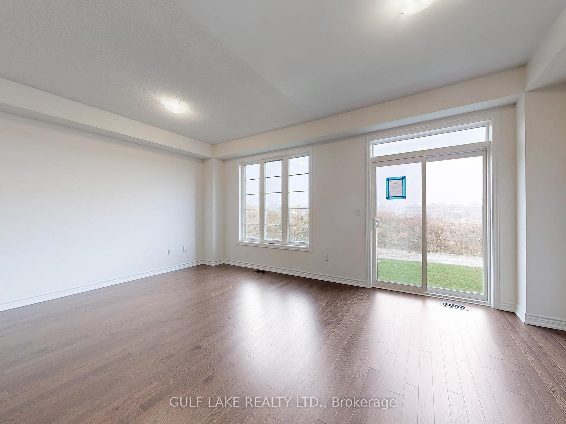 Photo 4 of 54 Phoenix Boulevard, Barrie, Rural Barrie Southeast — HOMEH