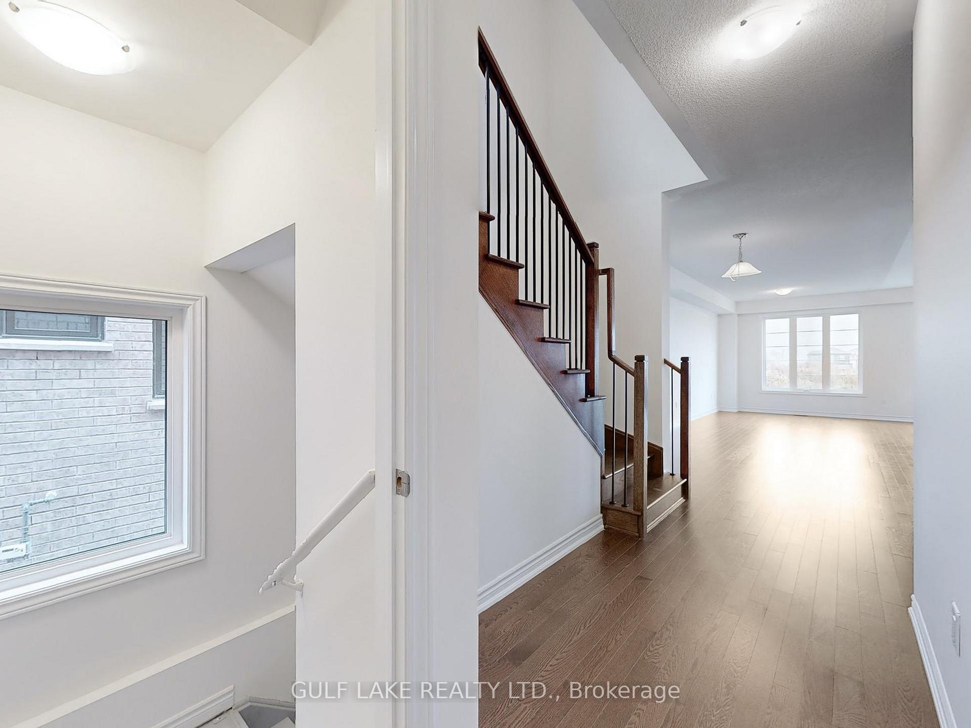 Photo 12 of 54 Phoenix Boulevard, Barrie, Rural Barrie Southeast — HOMEH