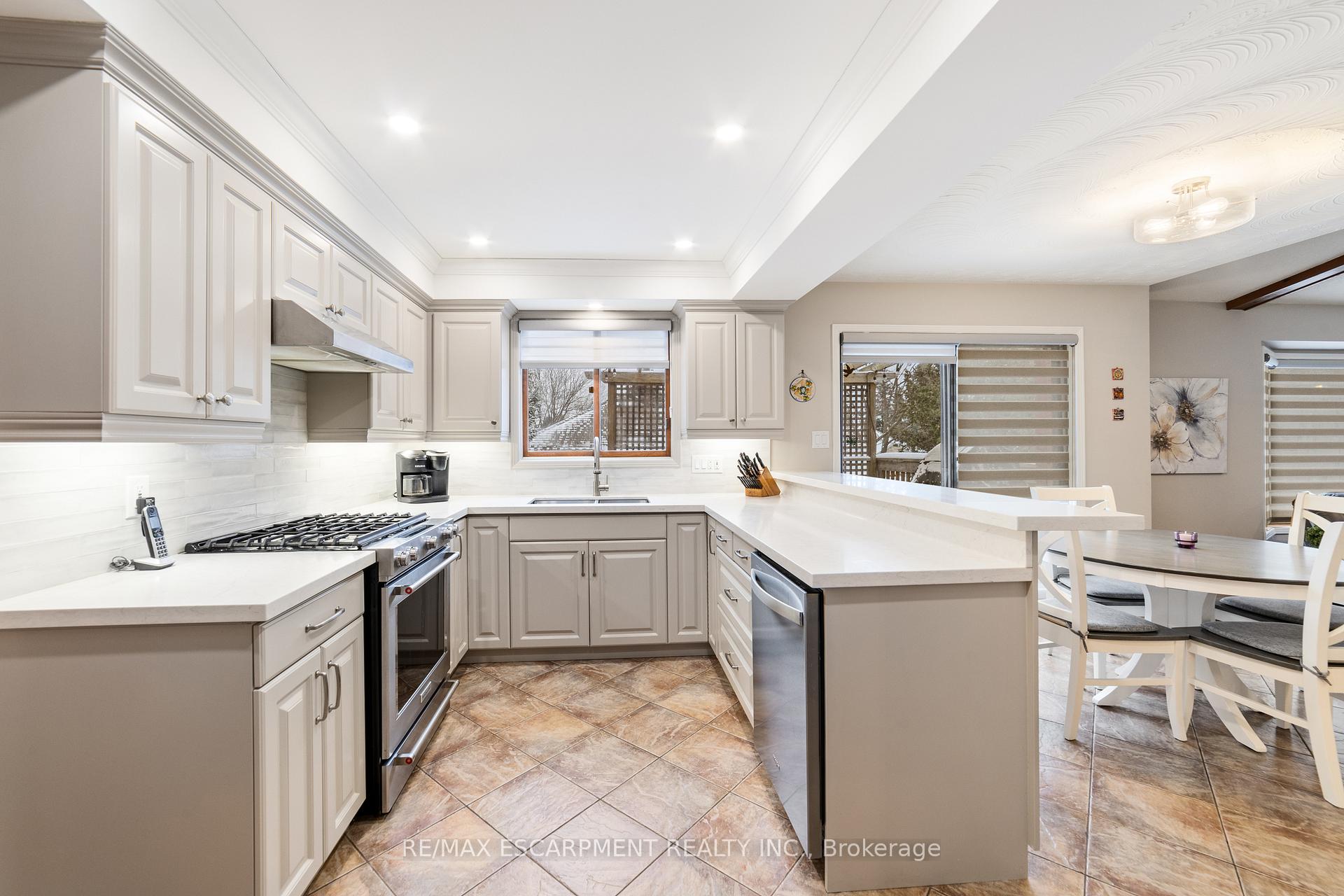 Photo 7 of 274 Lloyminn Avenue, Hamilton, Ancaster — HOMEH