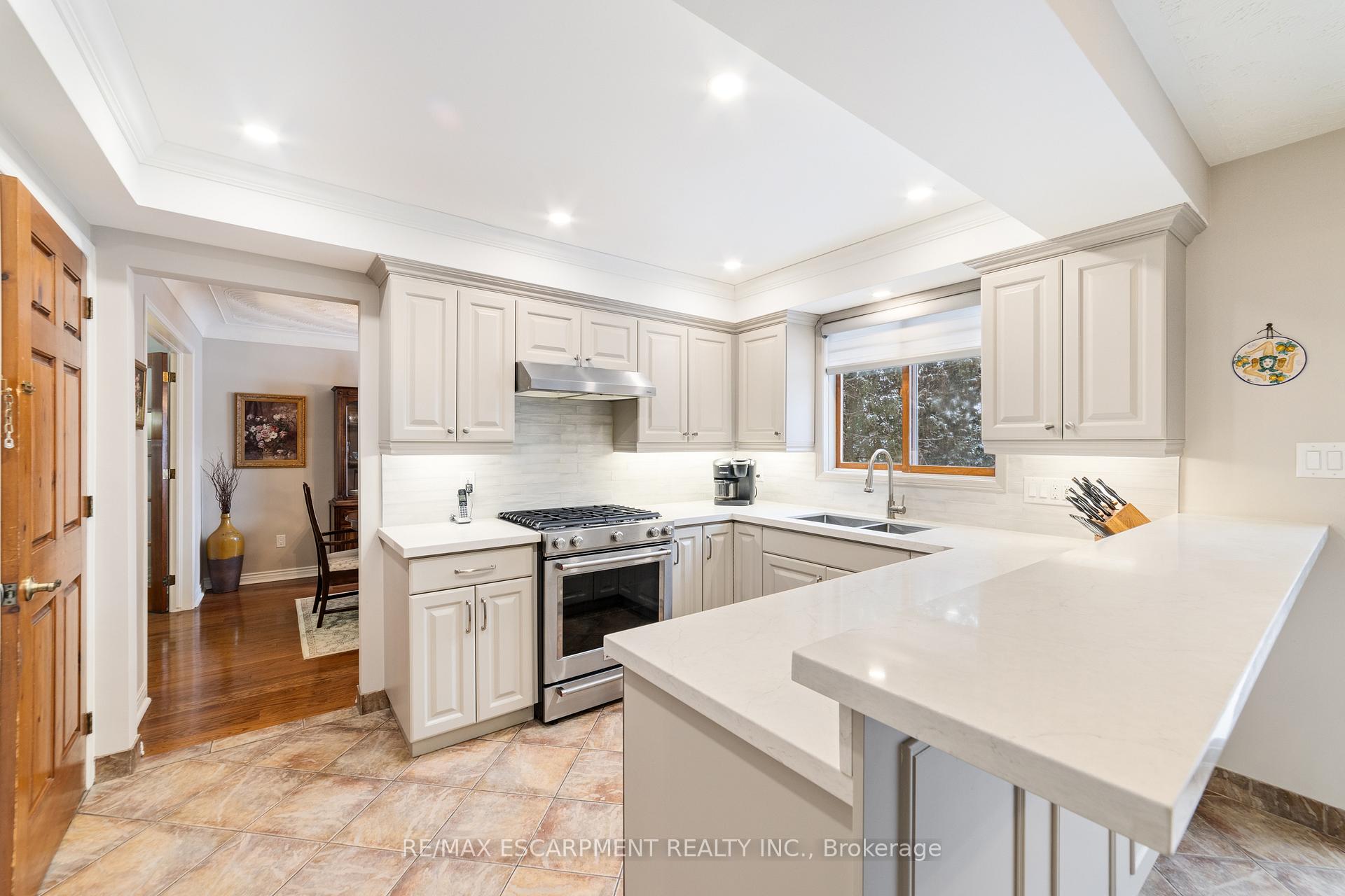 Photo 9 of 274 Lloyminn Avenue, Hamilton, Ancaster — HOMEH