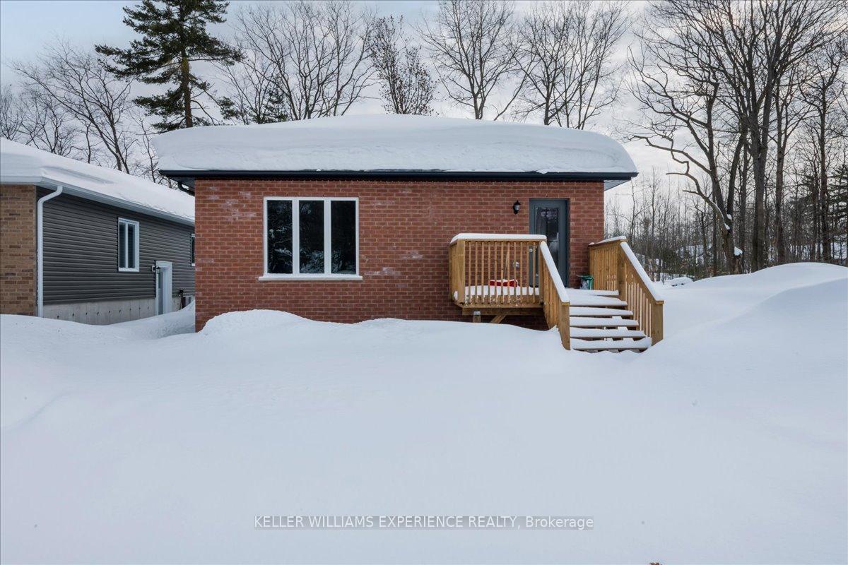 Photo 1 of 141 Pine Street W, Gravenhurst, Muskoka (S) — HOMEH