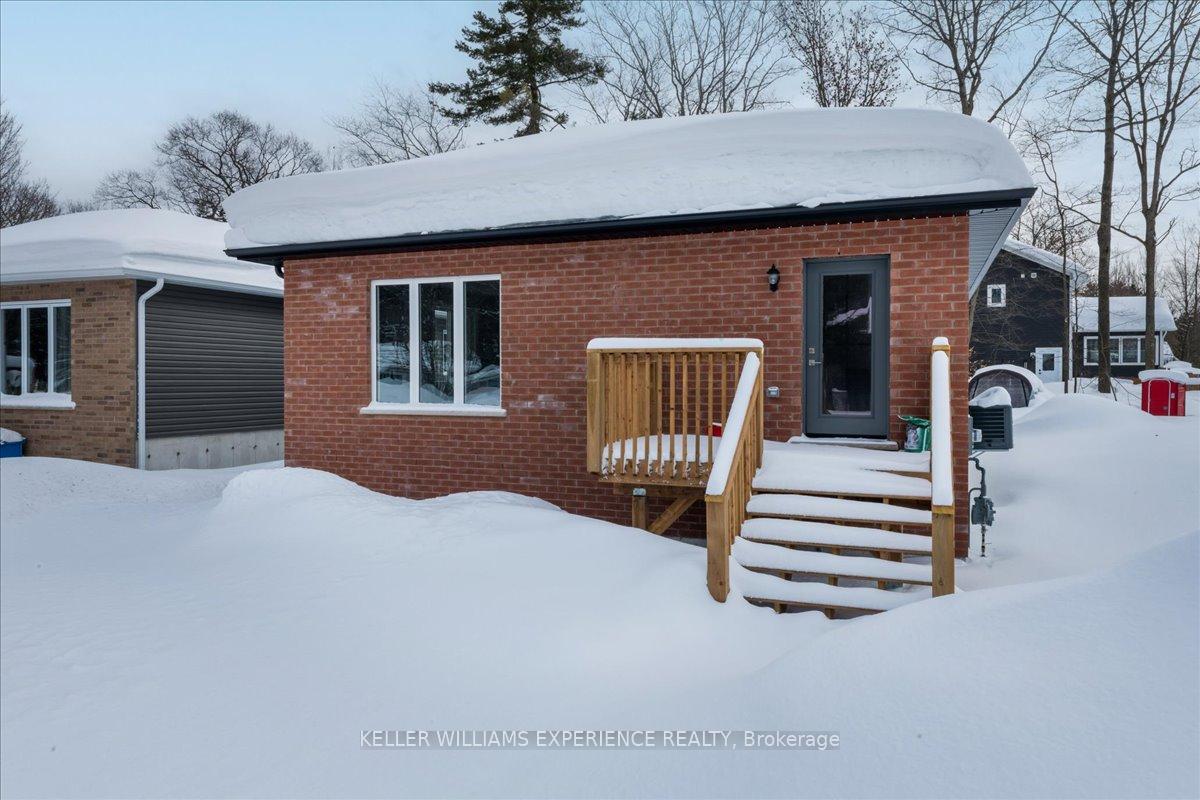 Photo 2 of 141 Pine Street W, Gravenhurst, Muskoka (S) — HOMEH