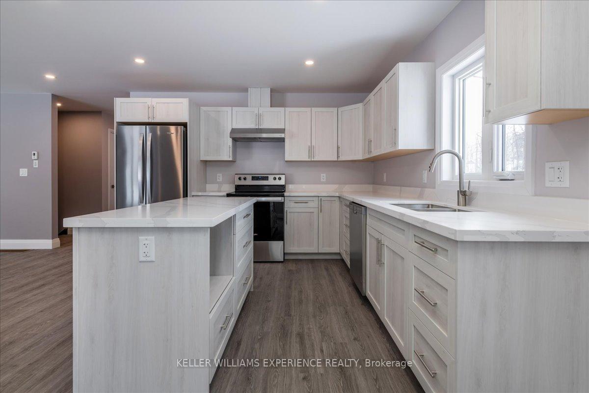 Photo 4 of 141 Pine Street W, Gravenhurst, Muskoka (S) — HOMEH