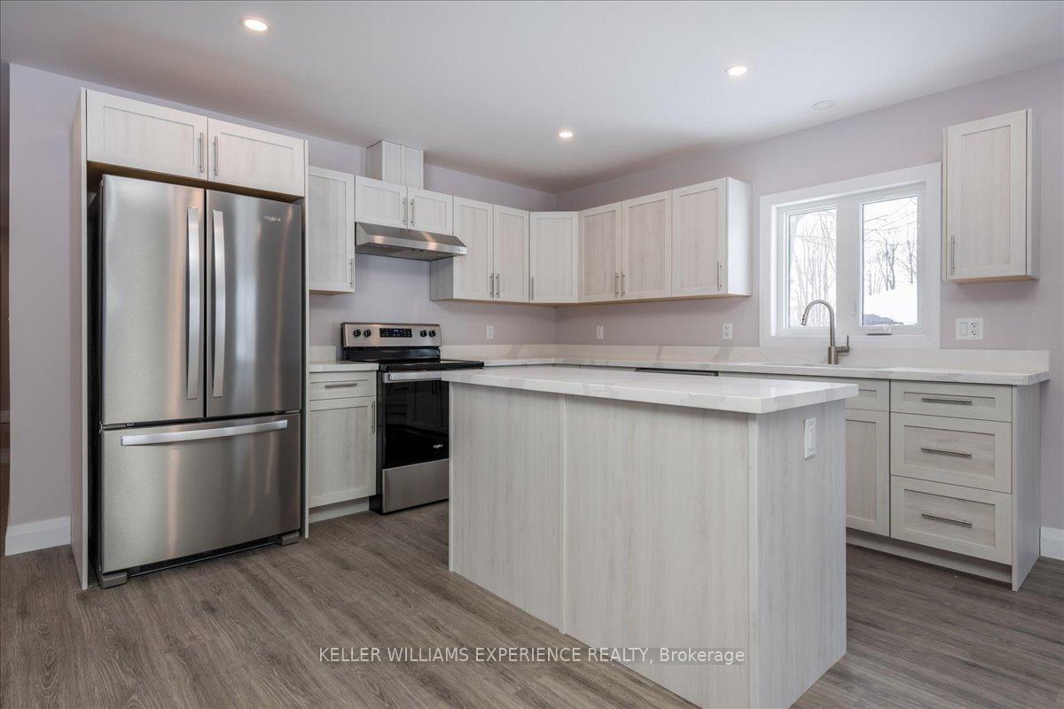Photo 5 of 141 Pine Street W, Gravenhurst, Muskoka (S) — HOMEH