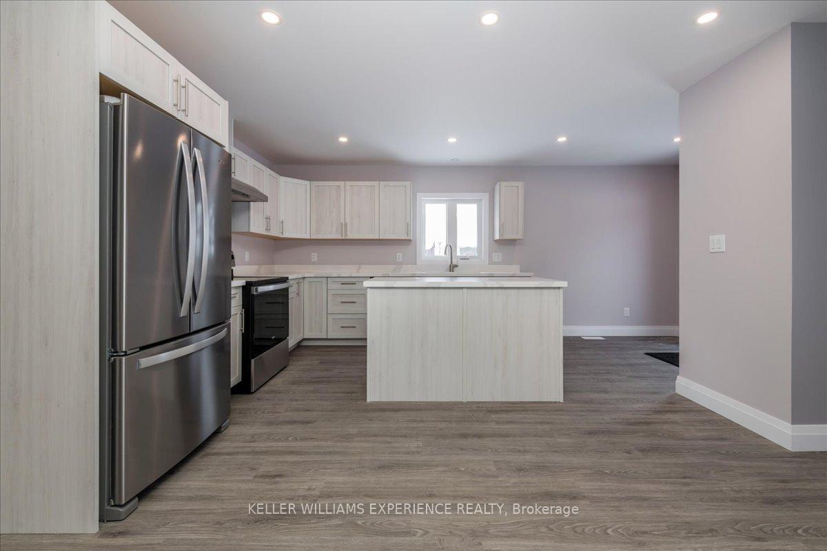 Photo 6 of 141 Pine Street W, Gravenhurst, Muskoka (S) — HOMEH