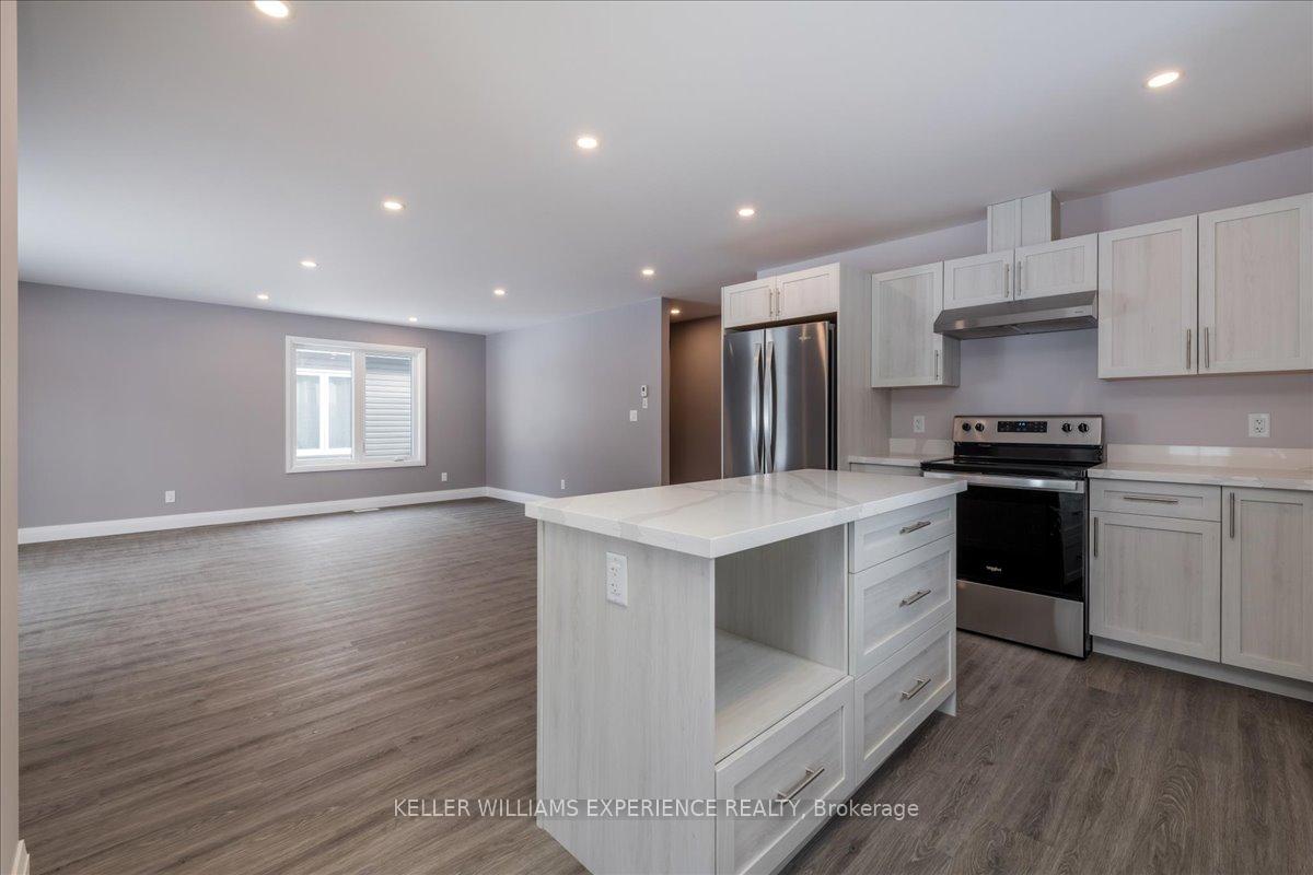 Photo 7 of 141 Pine Street W, Gravenhurst, Muskoka (S) — HOMEH